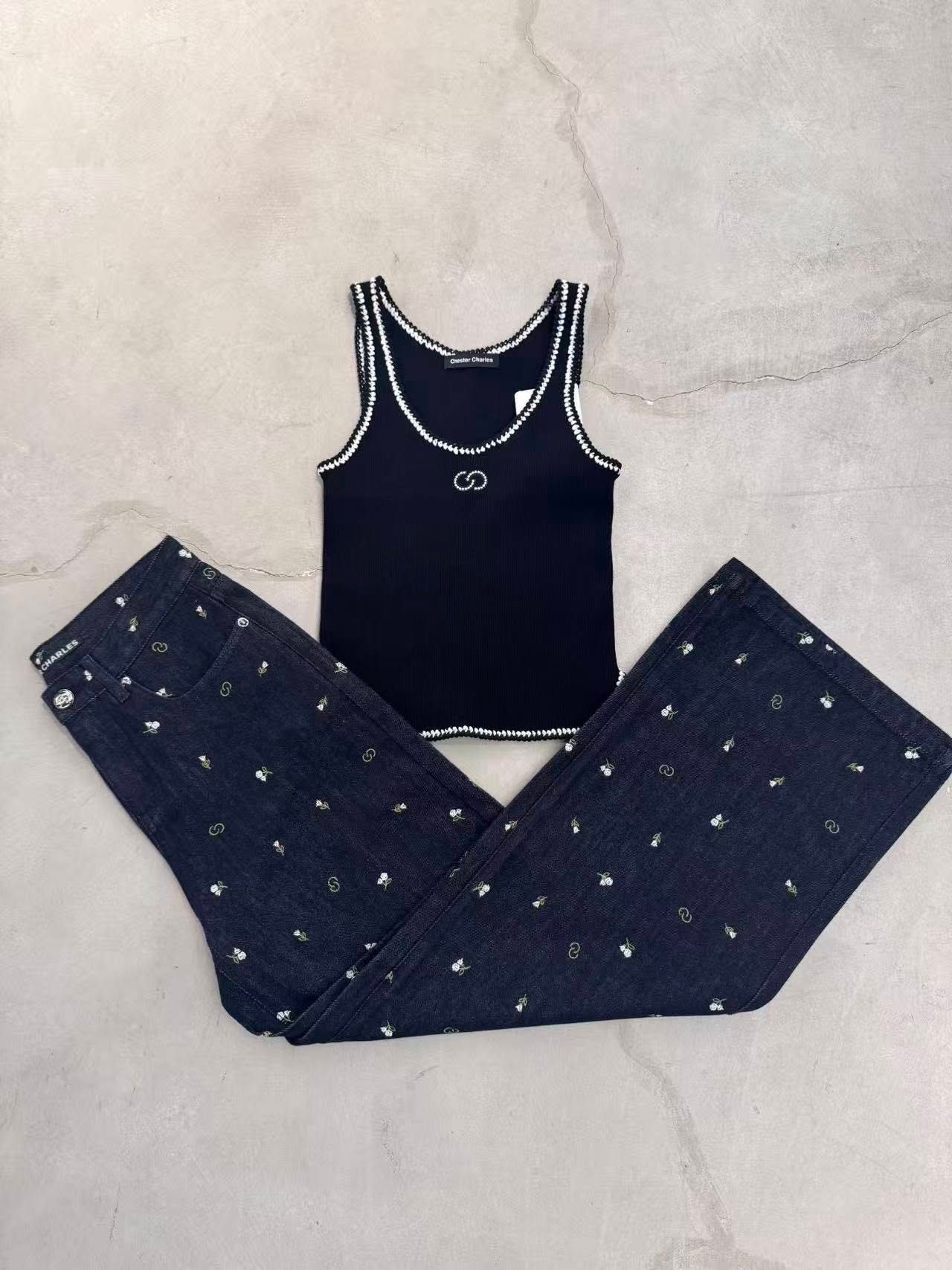 Áo tank top đen viền trắng CC