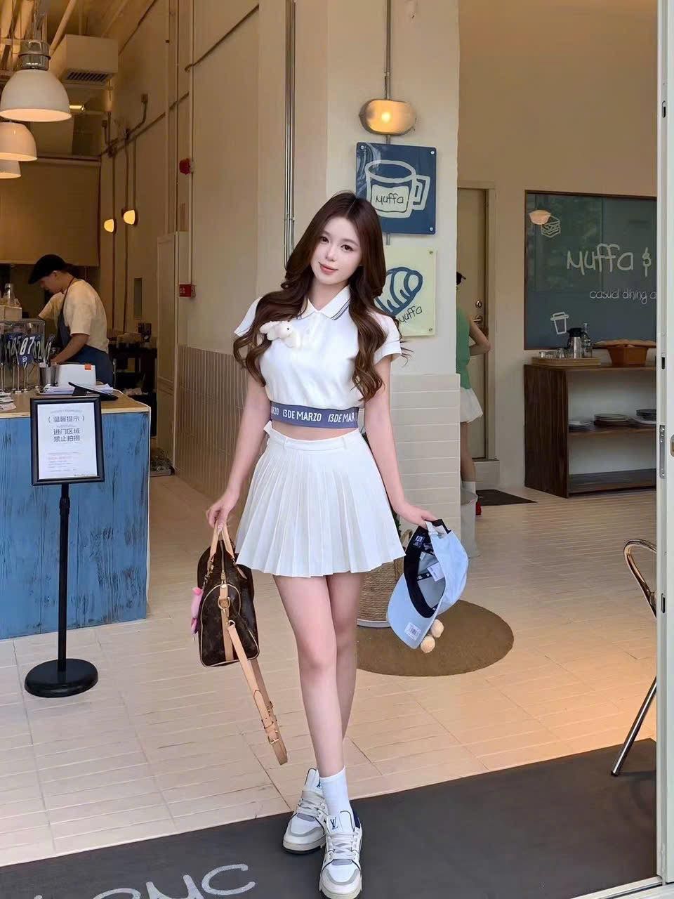 Áo Polo trắng Bo gấu