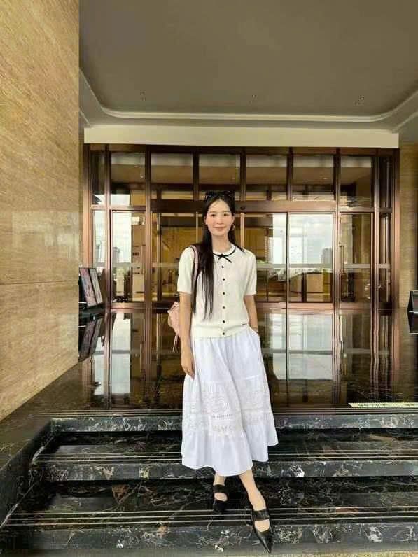 Áo CDG trắng ngắn tay - viền nơ đen