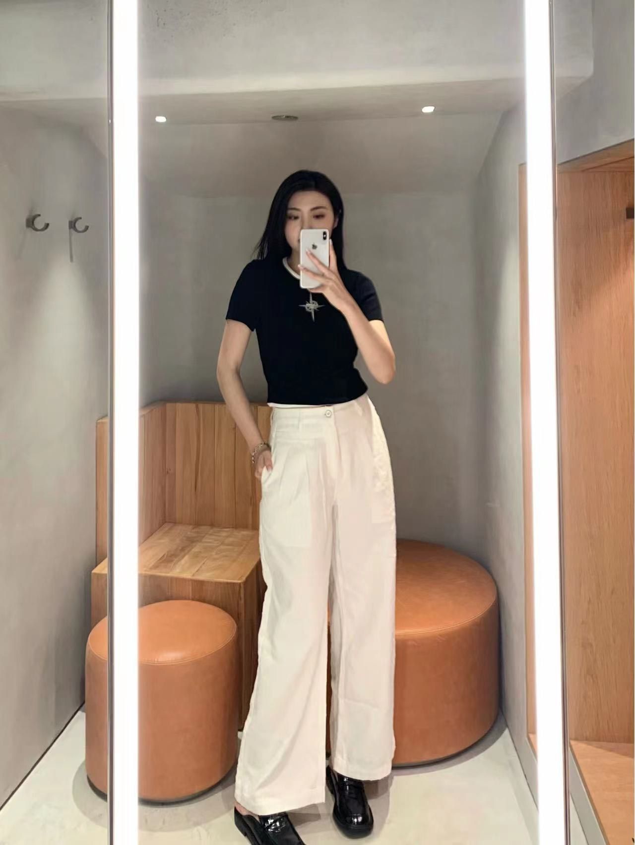 Áo thun gân tia chớp đen