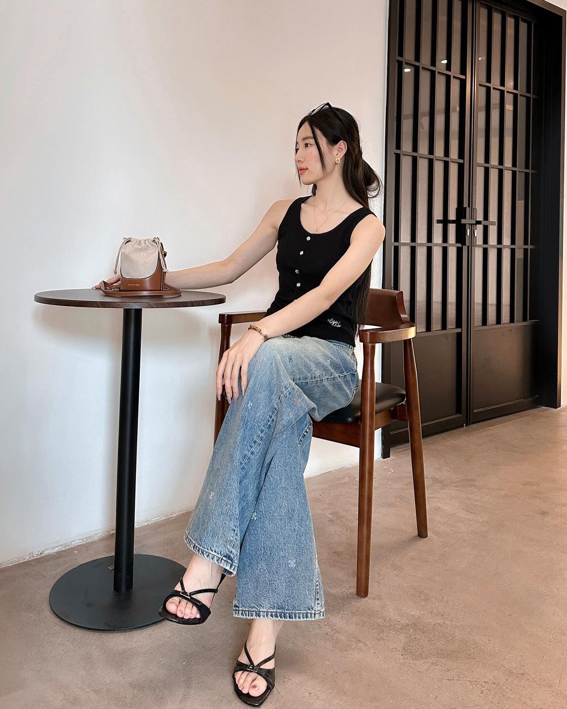 Áo 3 lỗ đen - 6 cúc bạc