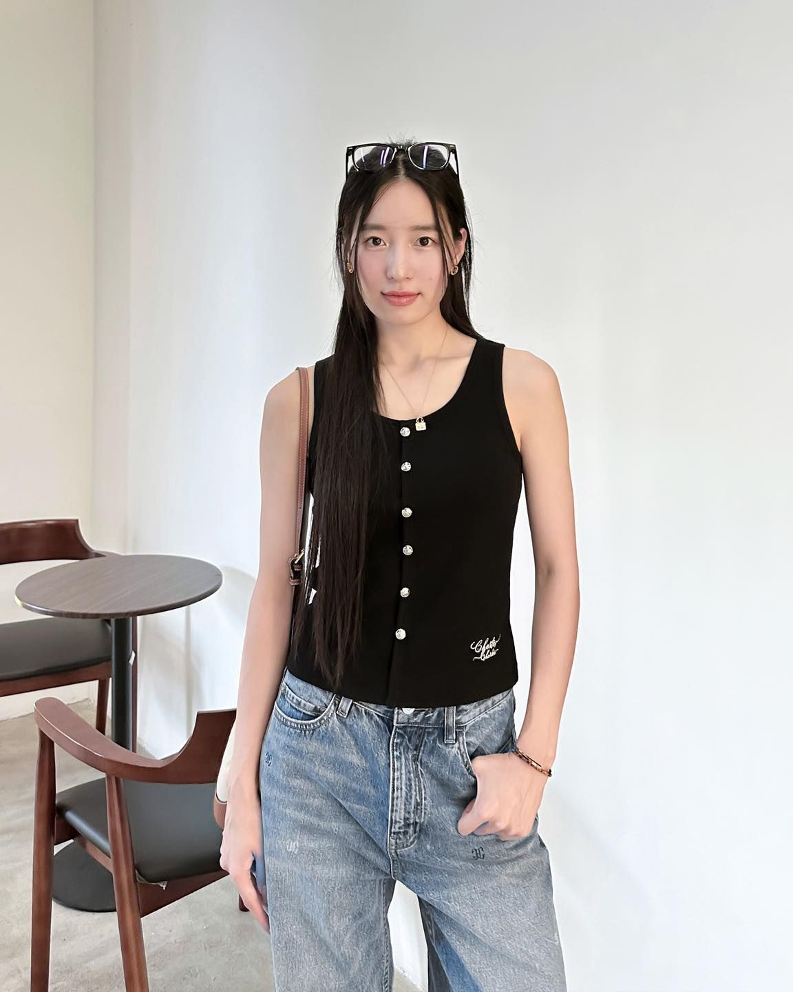 Áo 3 lỗ đen - 6 cúc bạc