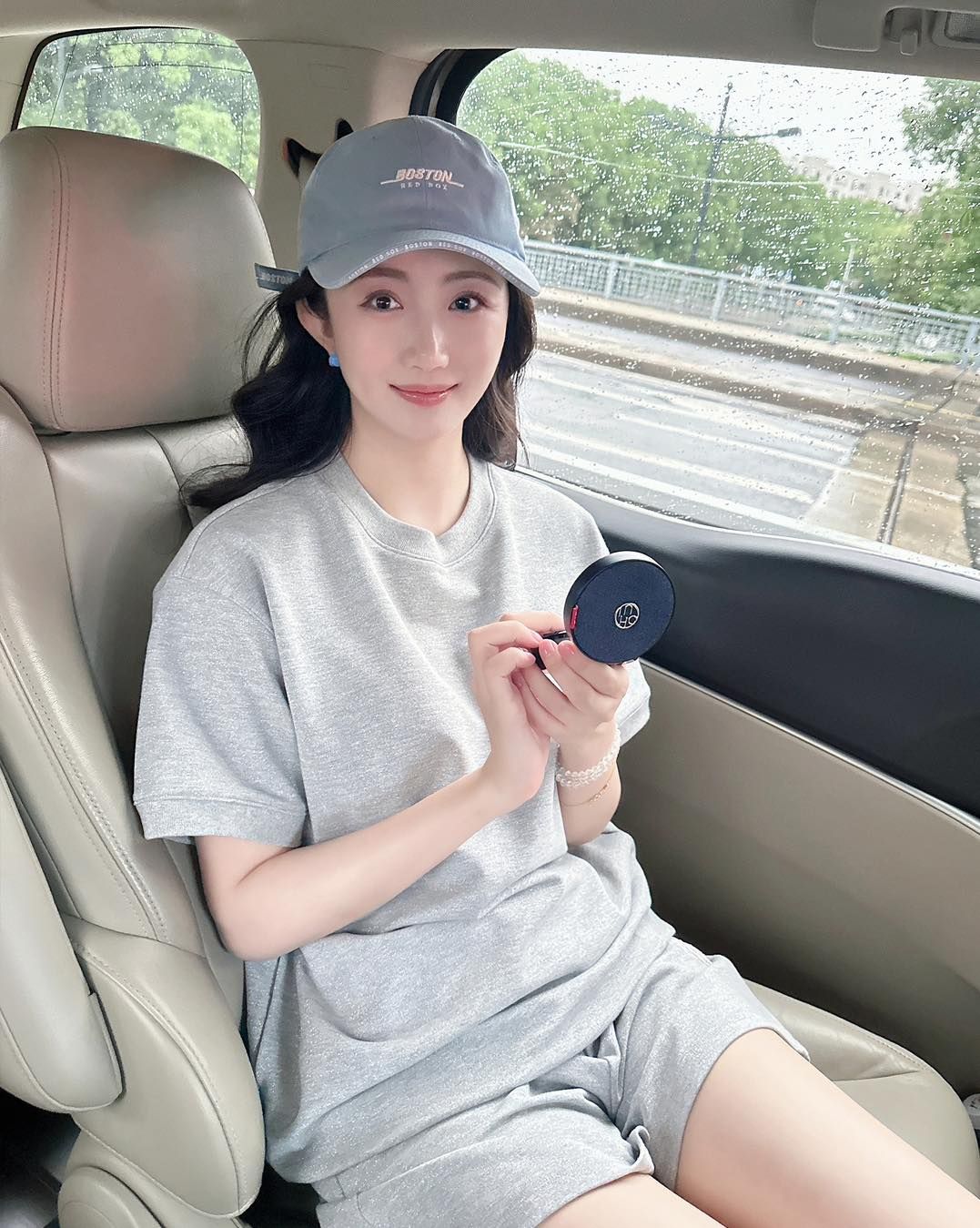 Sooc xám dệt kim tuyến - gầu ngọc (SET)