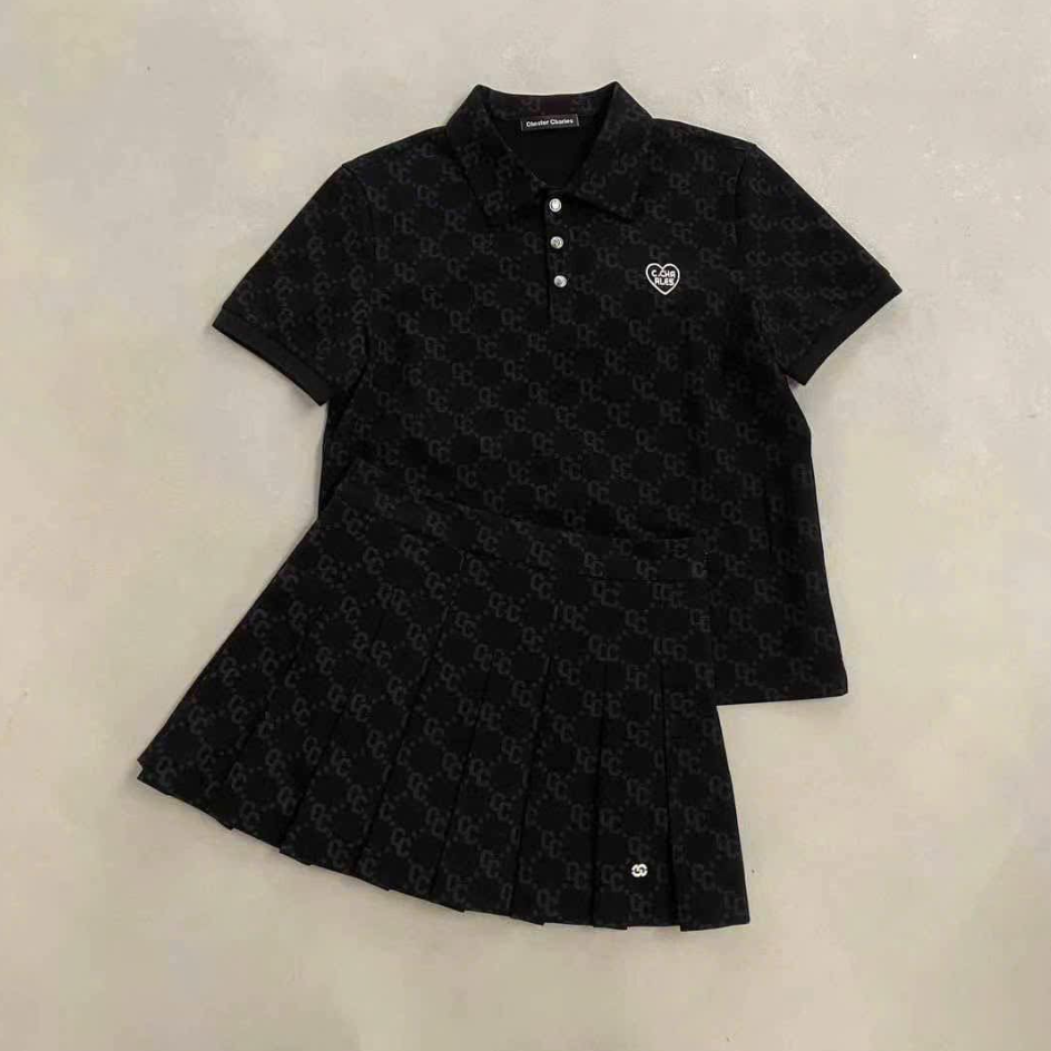 Bộ áo polo và chân váy - đen full logo tim trái set