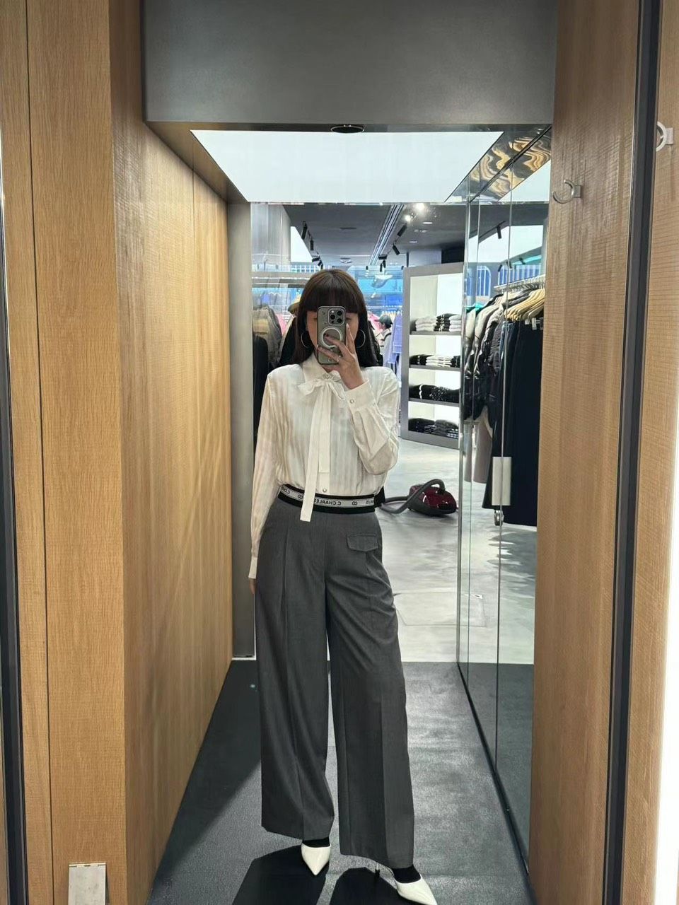 Áo sơ mi lụa full logo - dây nơ trắng