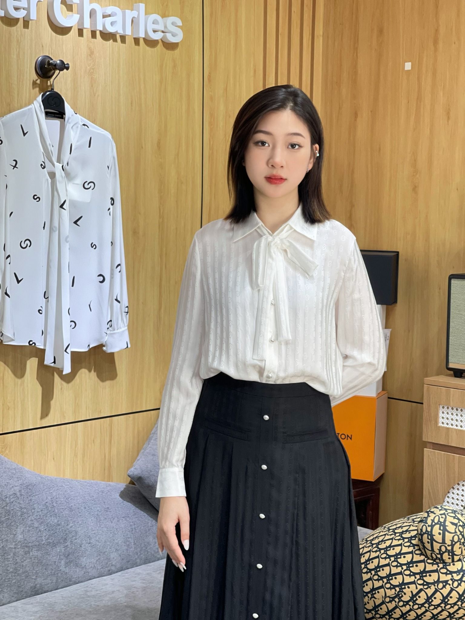 Áo sơ mi lụa full logo - dây nơ trắng