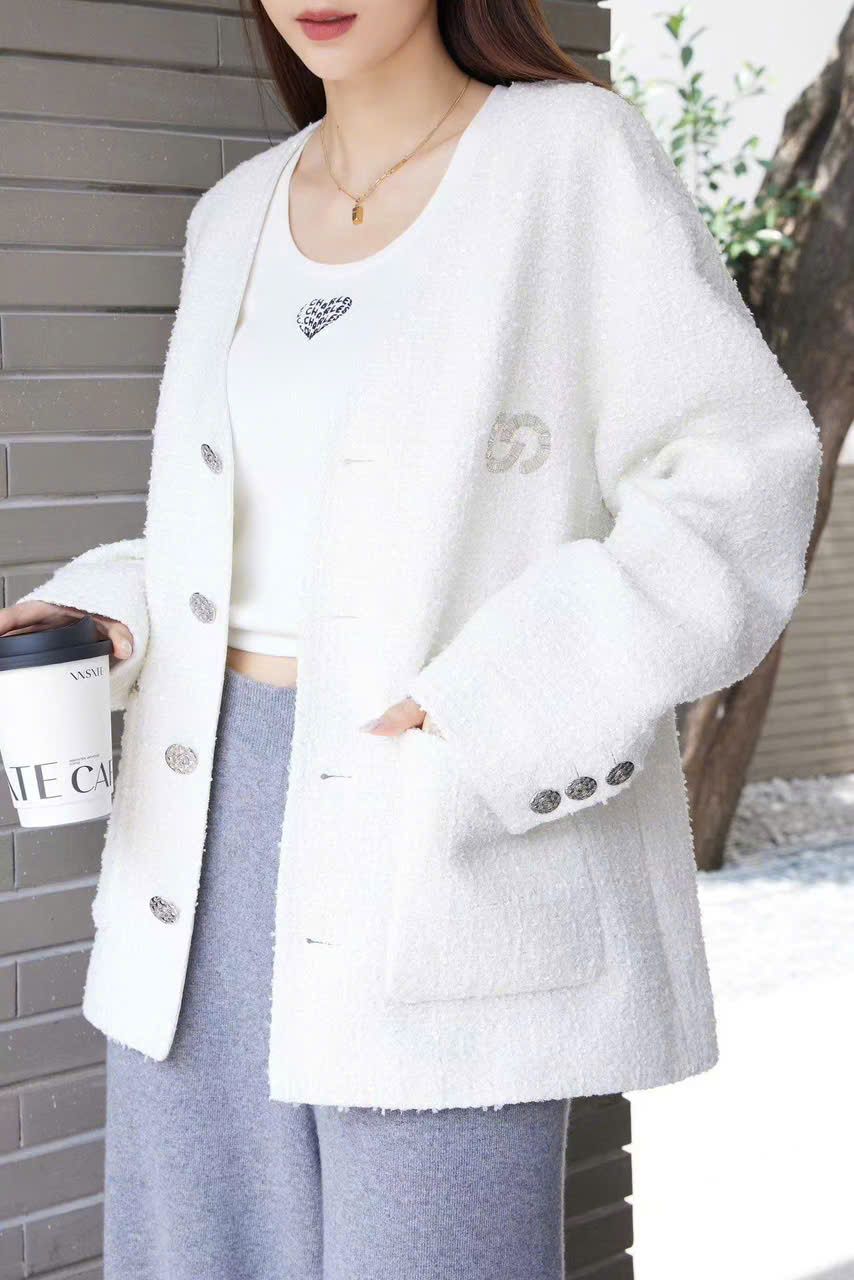 Áo tweed kem - cổ V - 2 túi
