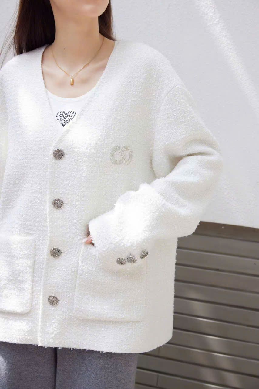 Áo tweed kem - cổ V - 2 túi
