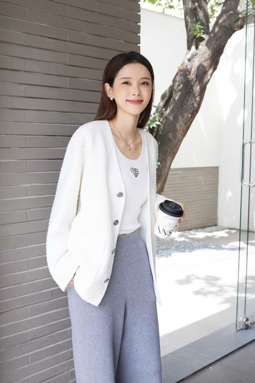Áo tweed kem - cổ V - 2 túi