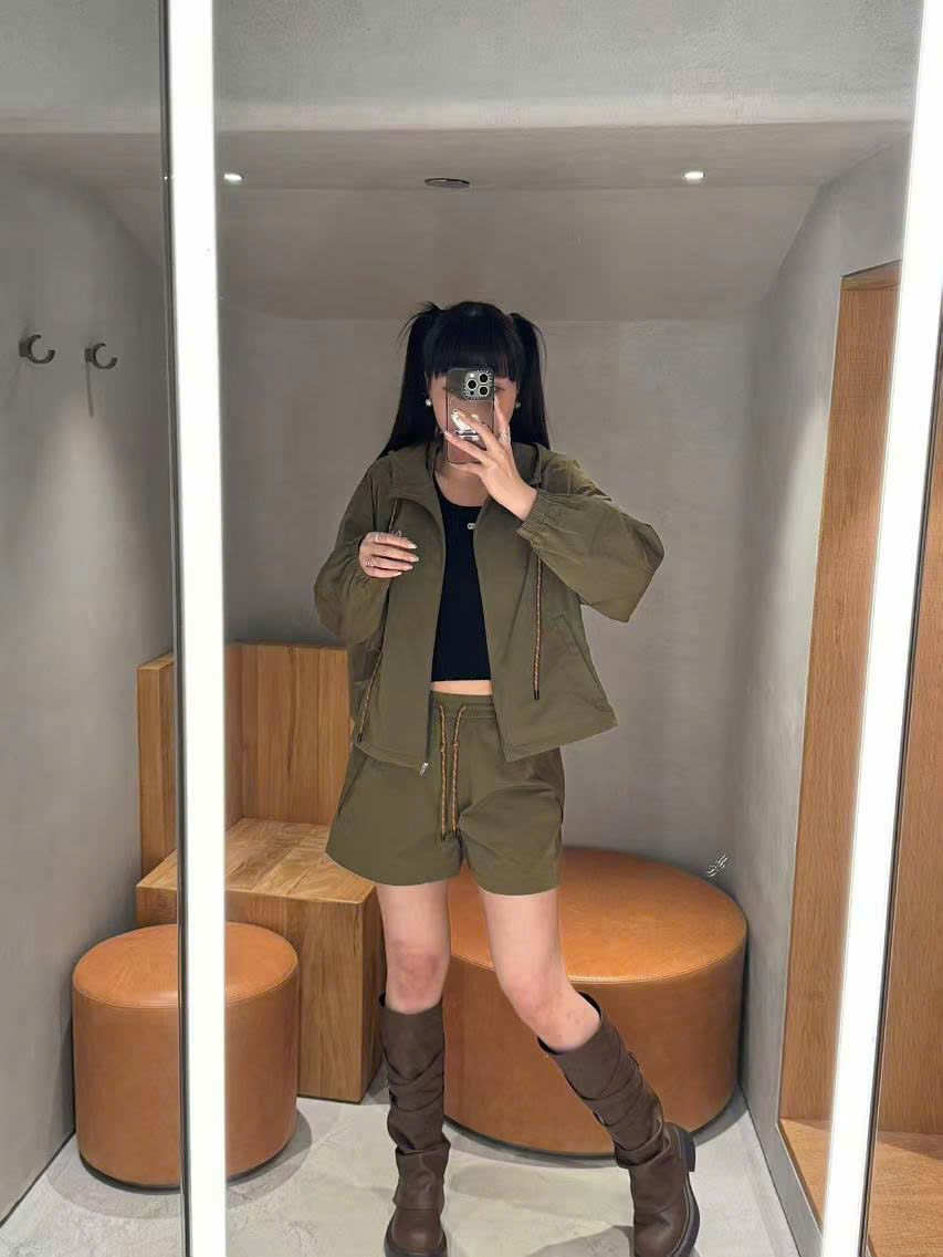 Bộ áo khoác kaki và quần sooc màu rêu set
