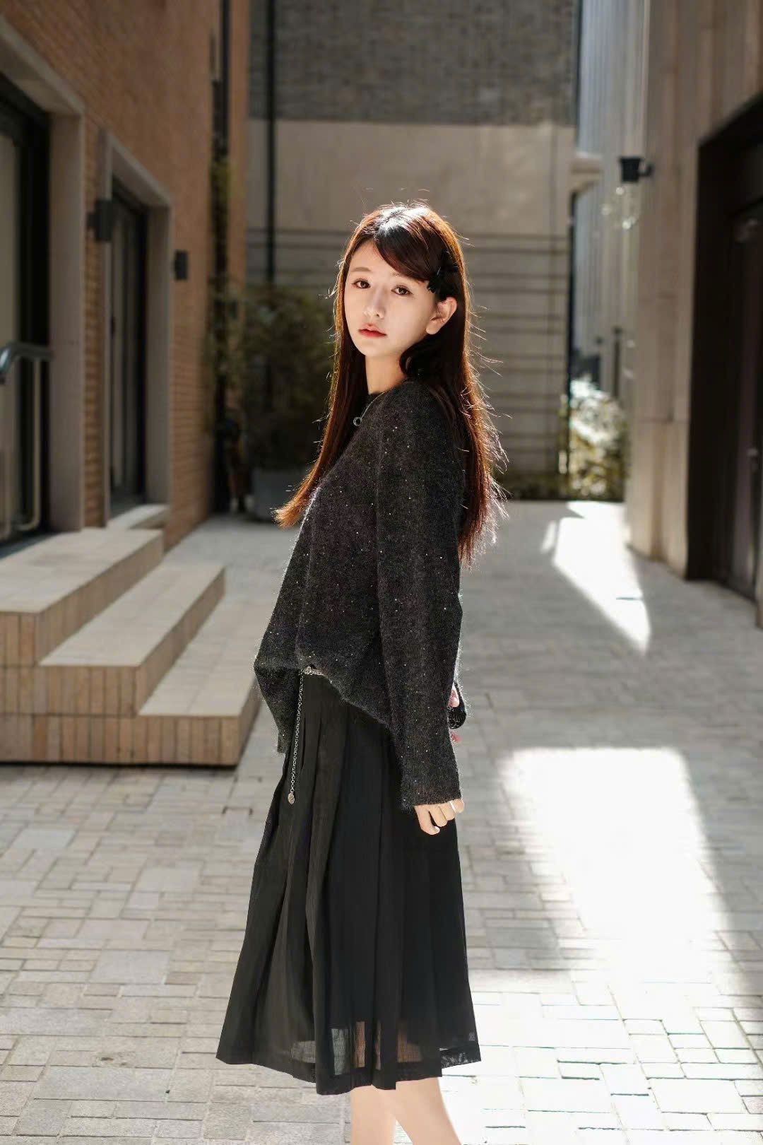 Áo len xốp dáng dài đính sequin