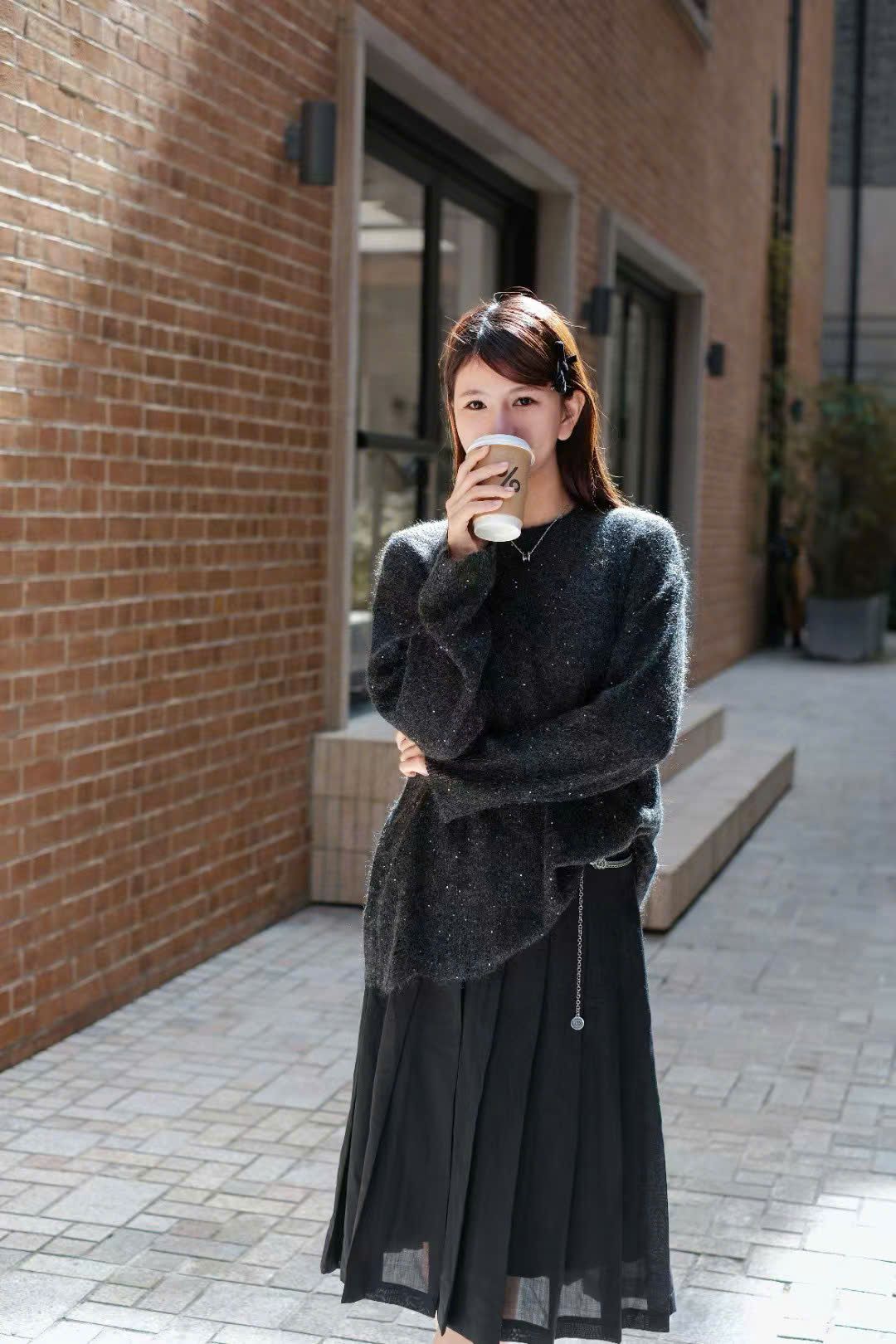 Áo len xốp dáng dài đính sequin