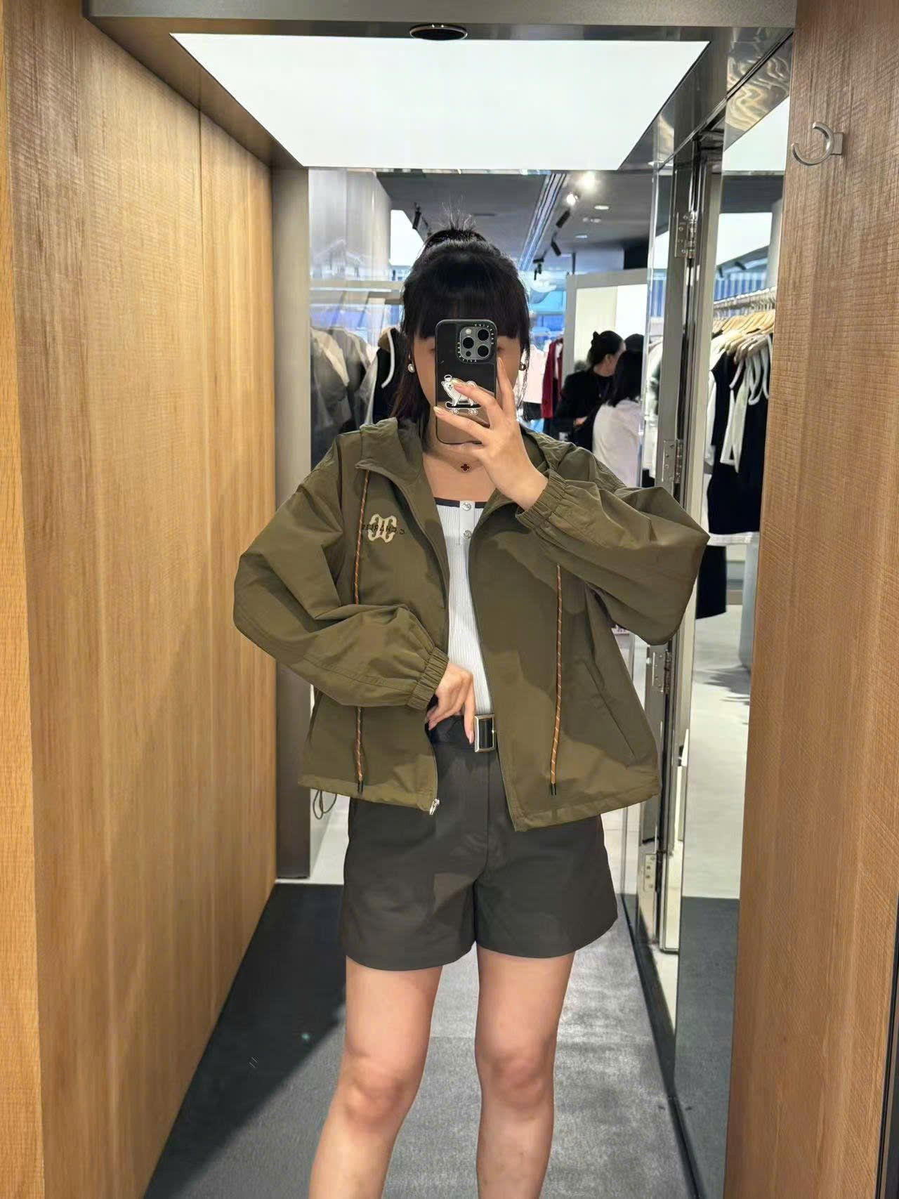 Bộ áo khoác kaki và quần sooc màu rêu set
