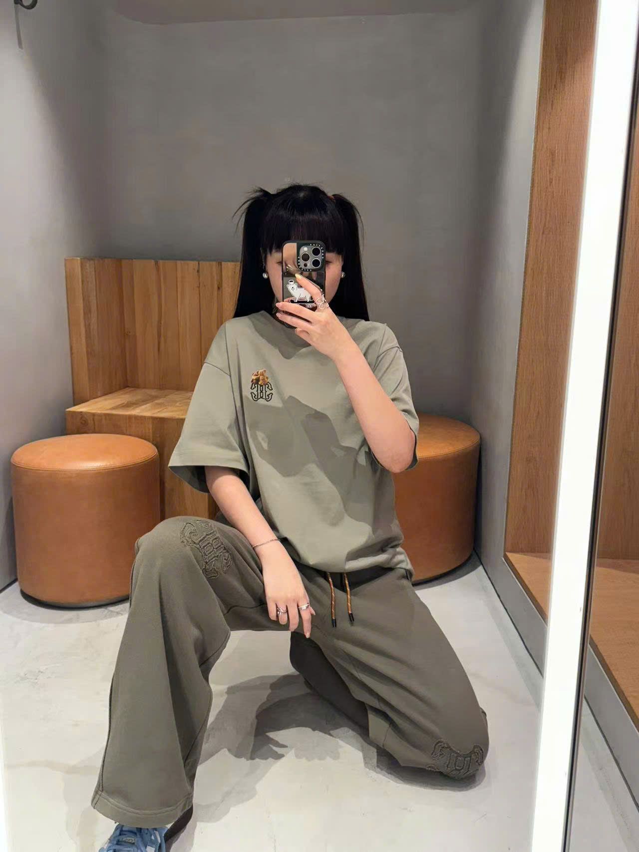 Áo phông Vàng Rêu - Gấu logo ngực