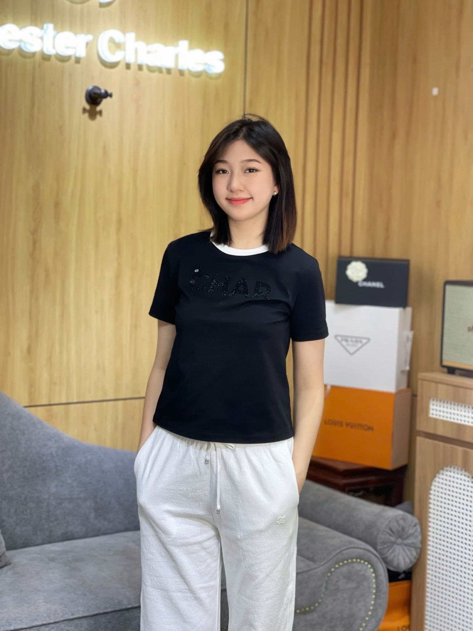 Áo phông đen - gấu nhỏ, chữ blink