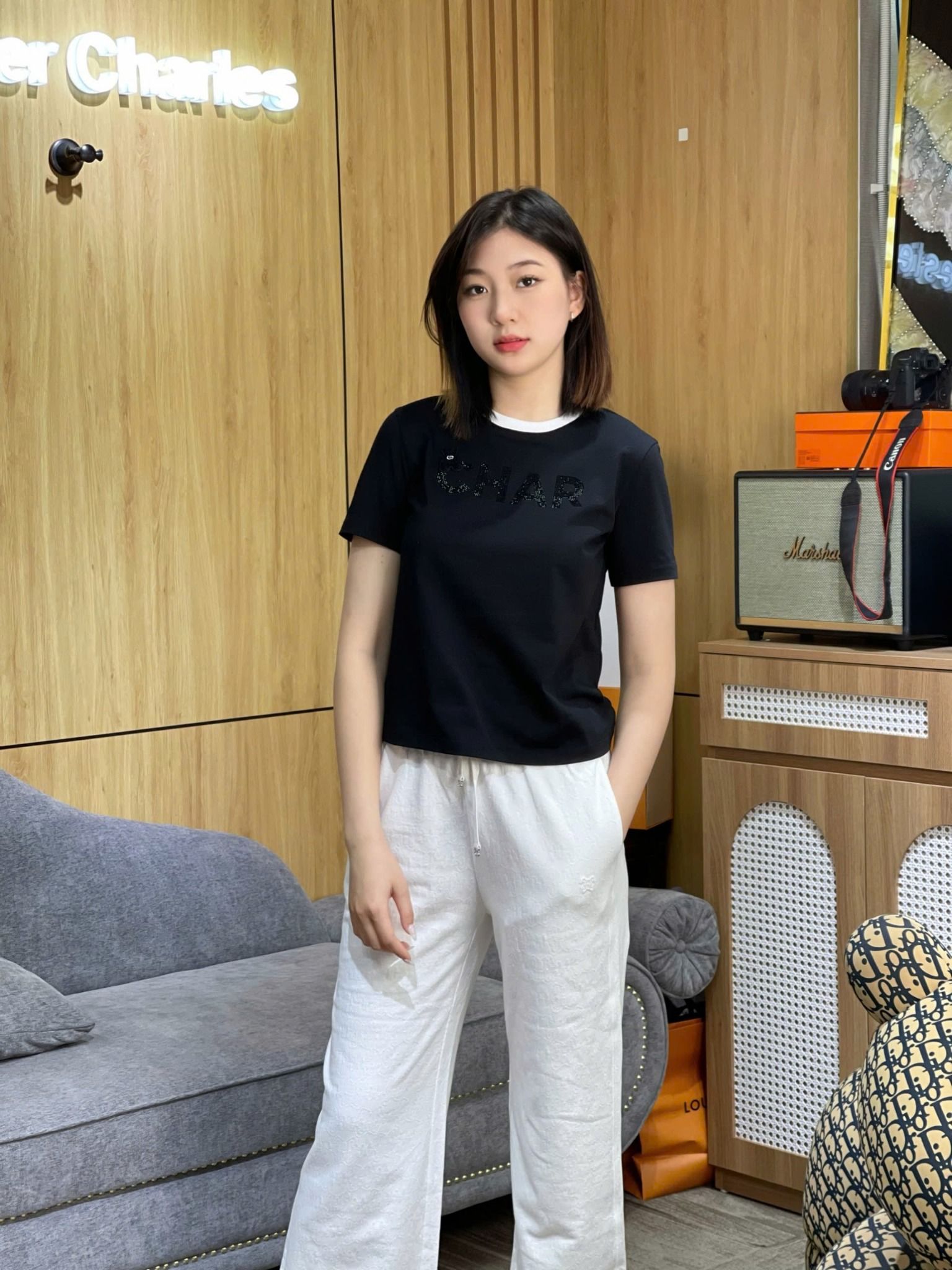 Áo phông đen - gấu nhỏ, chữ blink