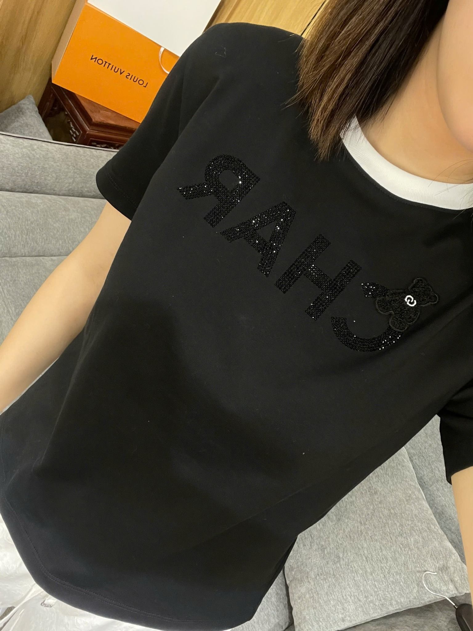 Áo phông đen - gấu nhỏ, chữ blink