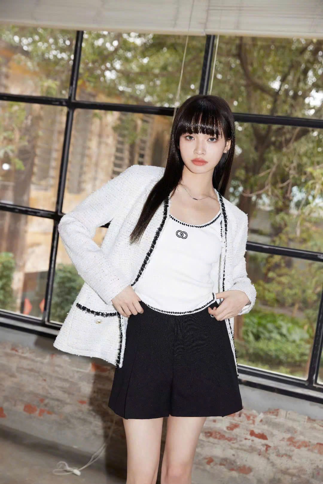 Áo Tweed trắng kim tuyến