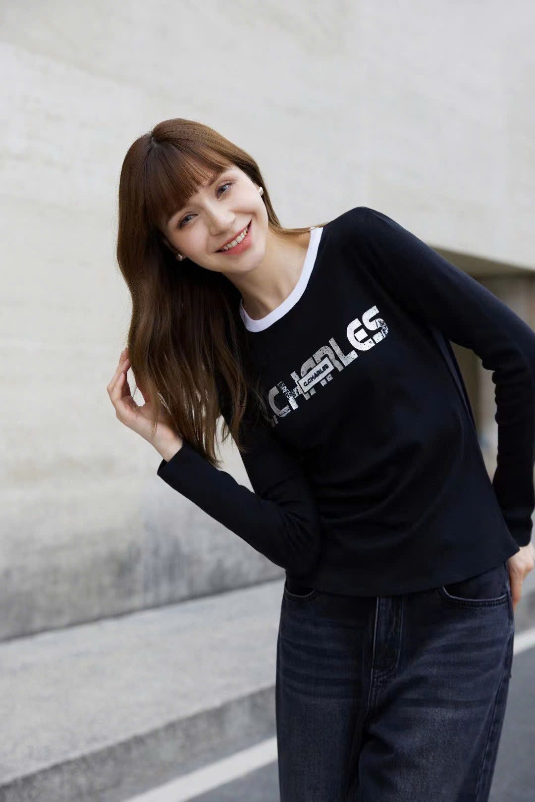 Áo len dài tay chữ Chester Charles