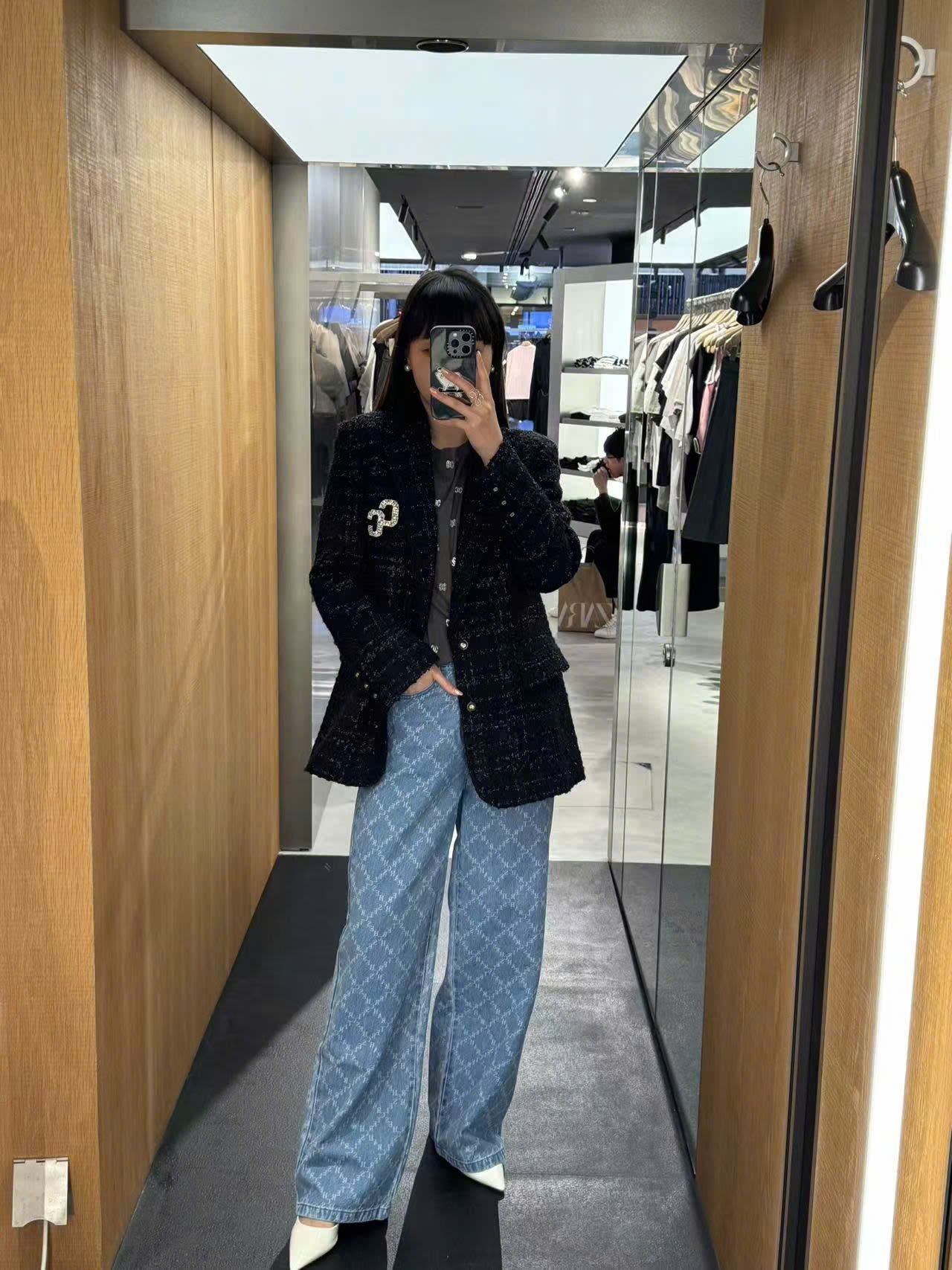 Áo dạ Tweed đen Logo CC đính đá ngực trái