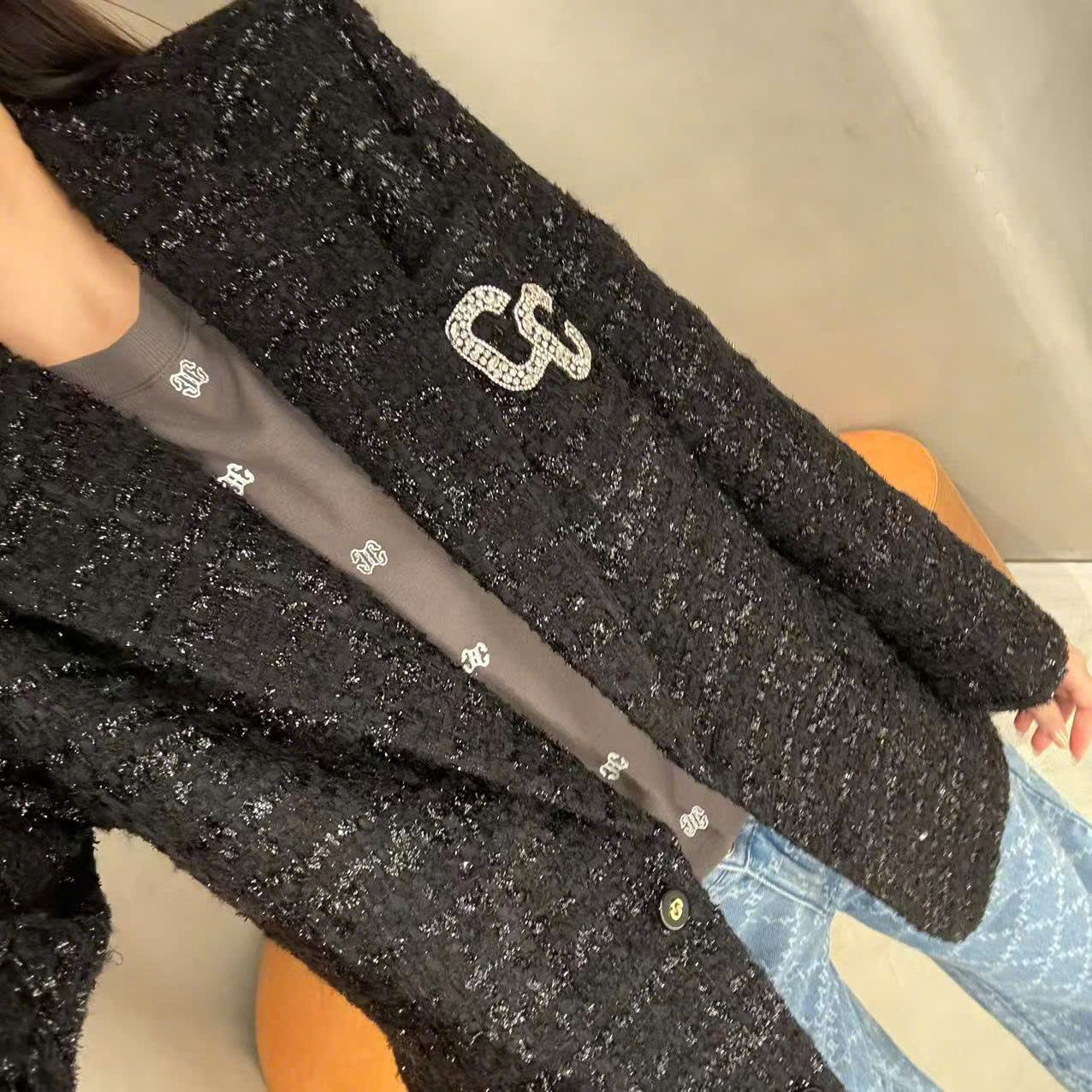 Áo dạ Tweed đen Logo CC đính đá ngực trái