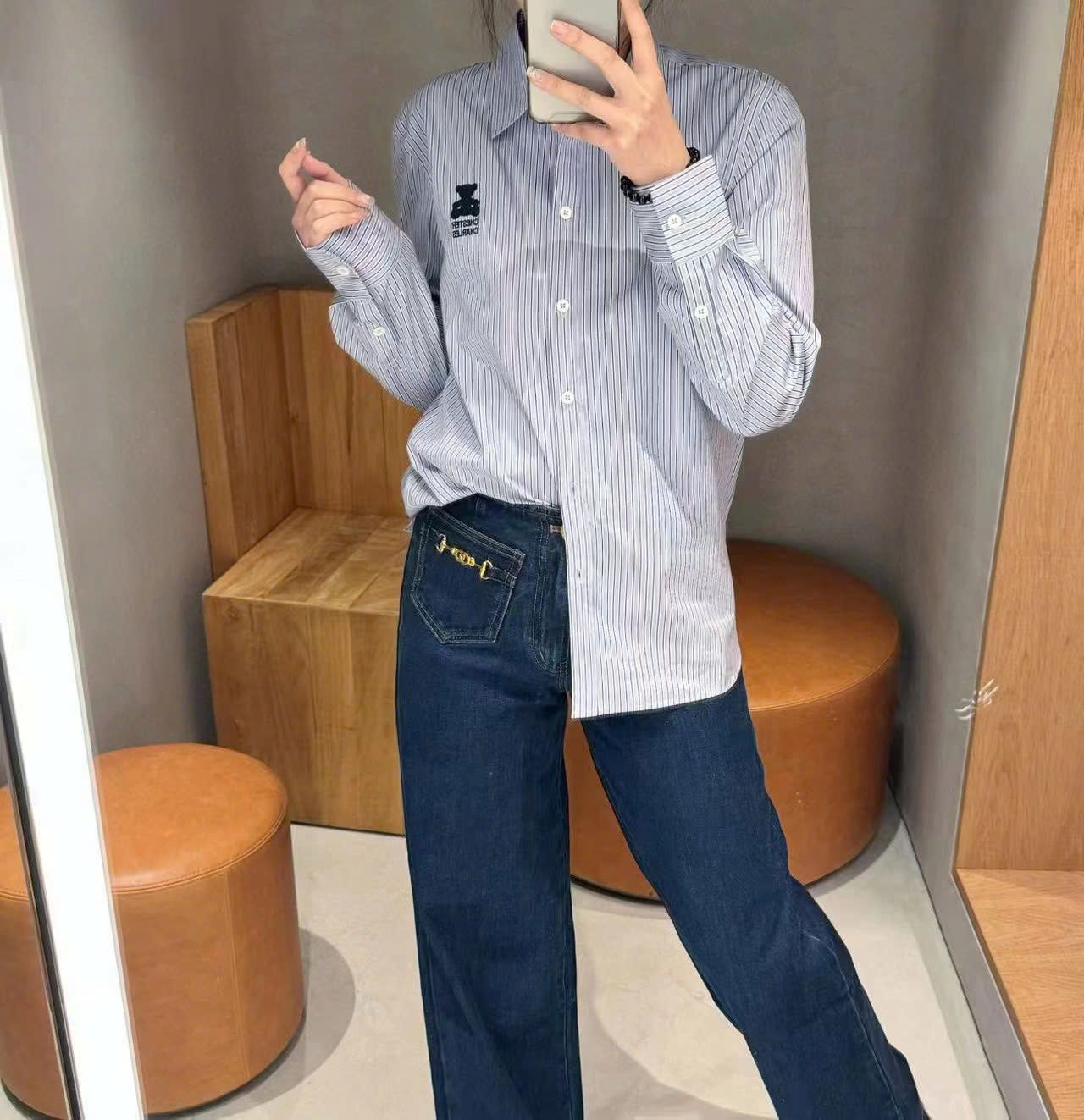 Sơ mi kẻ xanh gấu đen