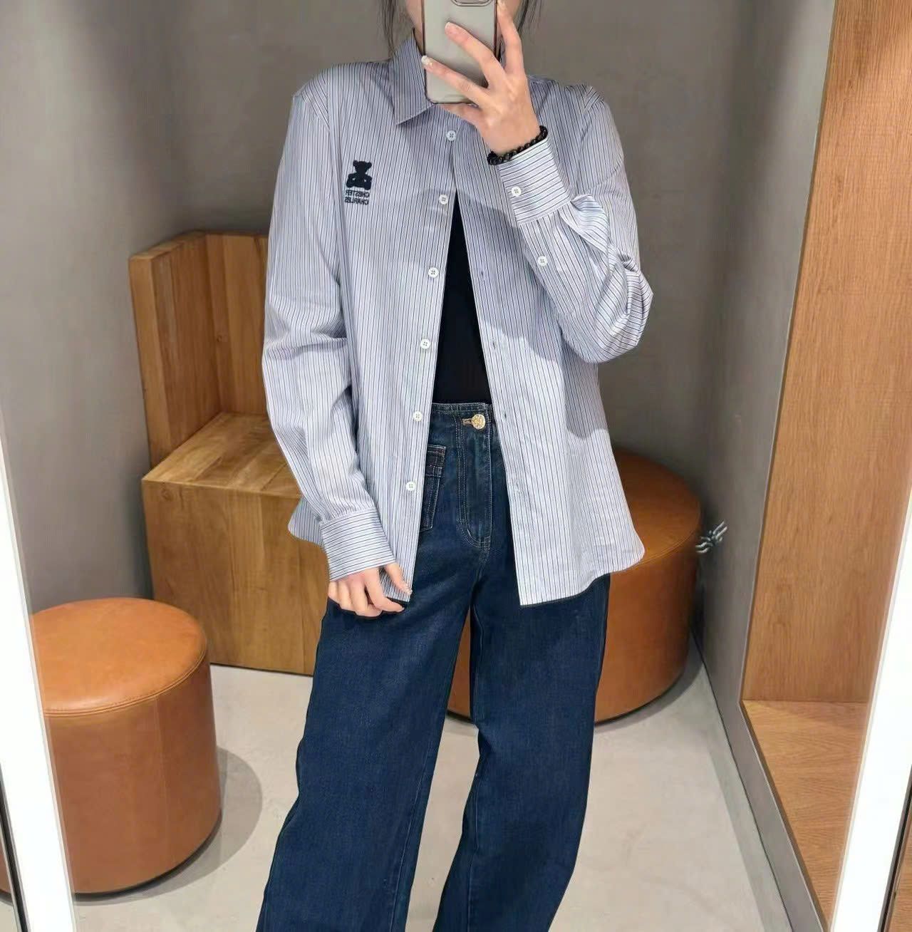 Sơ mi kẻ xanh gấu đen
