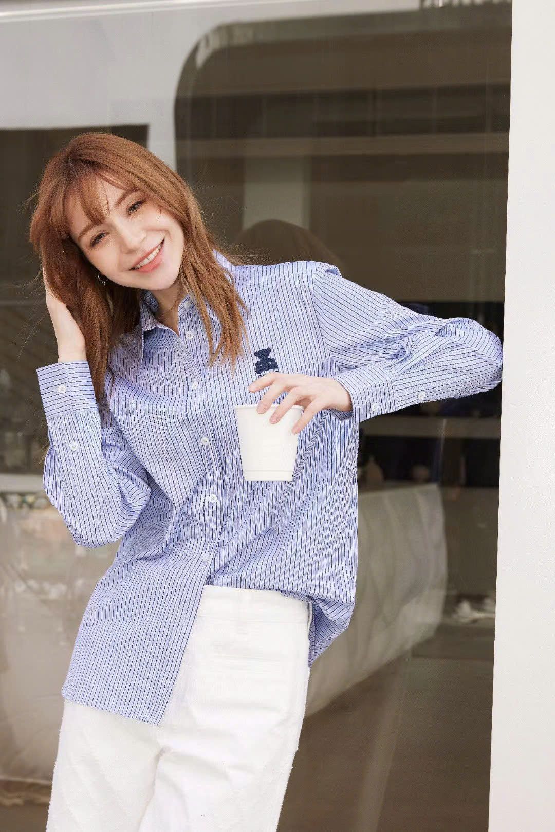 Sơ mi kẻ xanh gấu đen