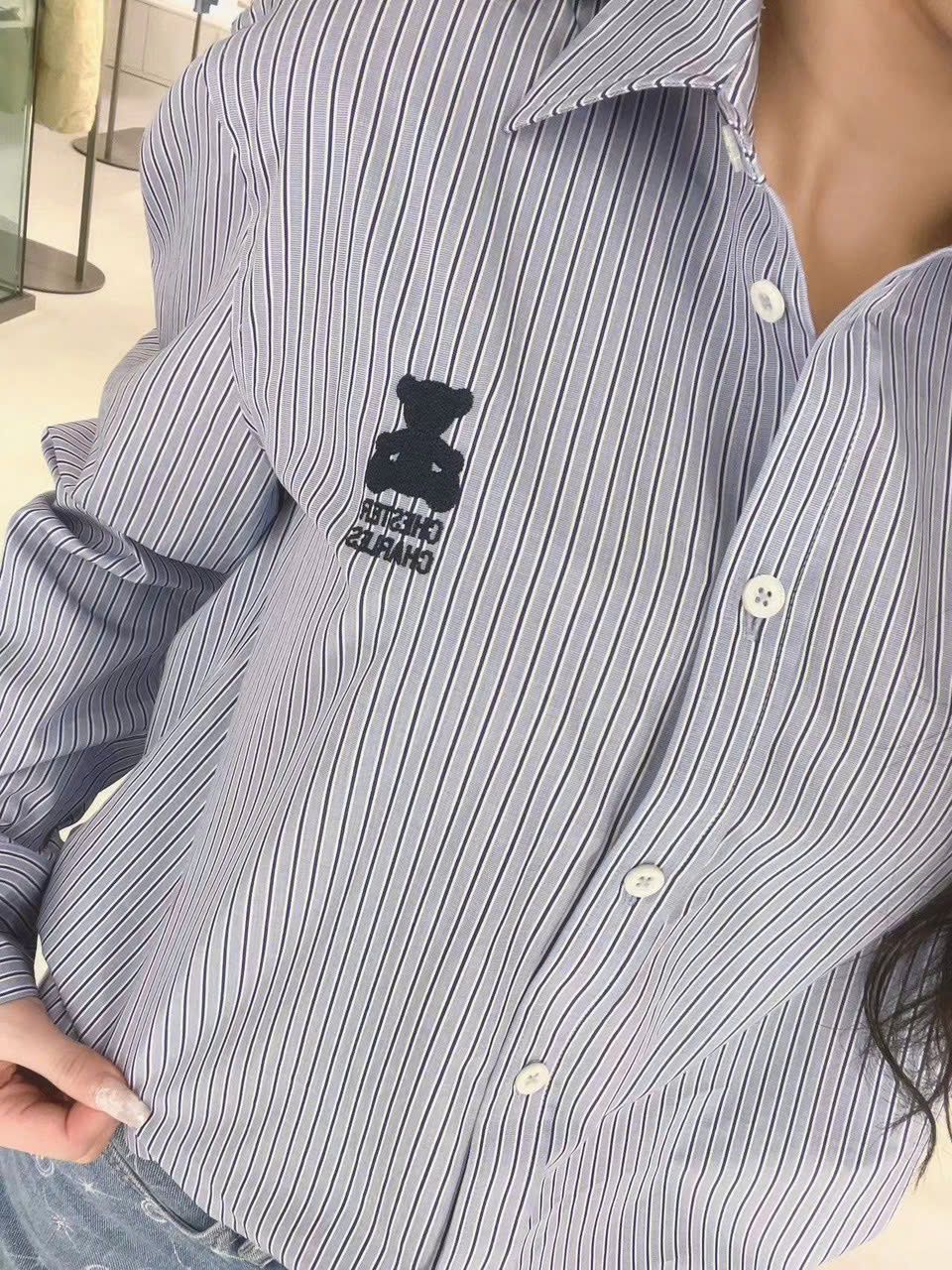 Sơ mi kẻ xanh gấu đen