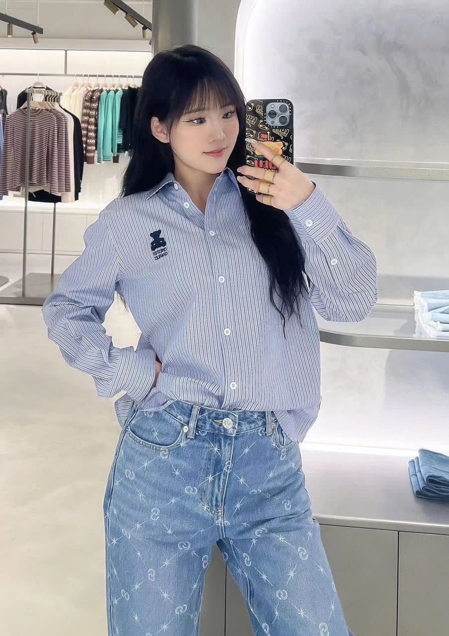 Sơ mi kẻ xanh gấu đen