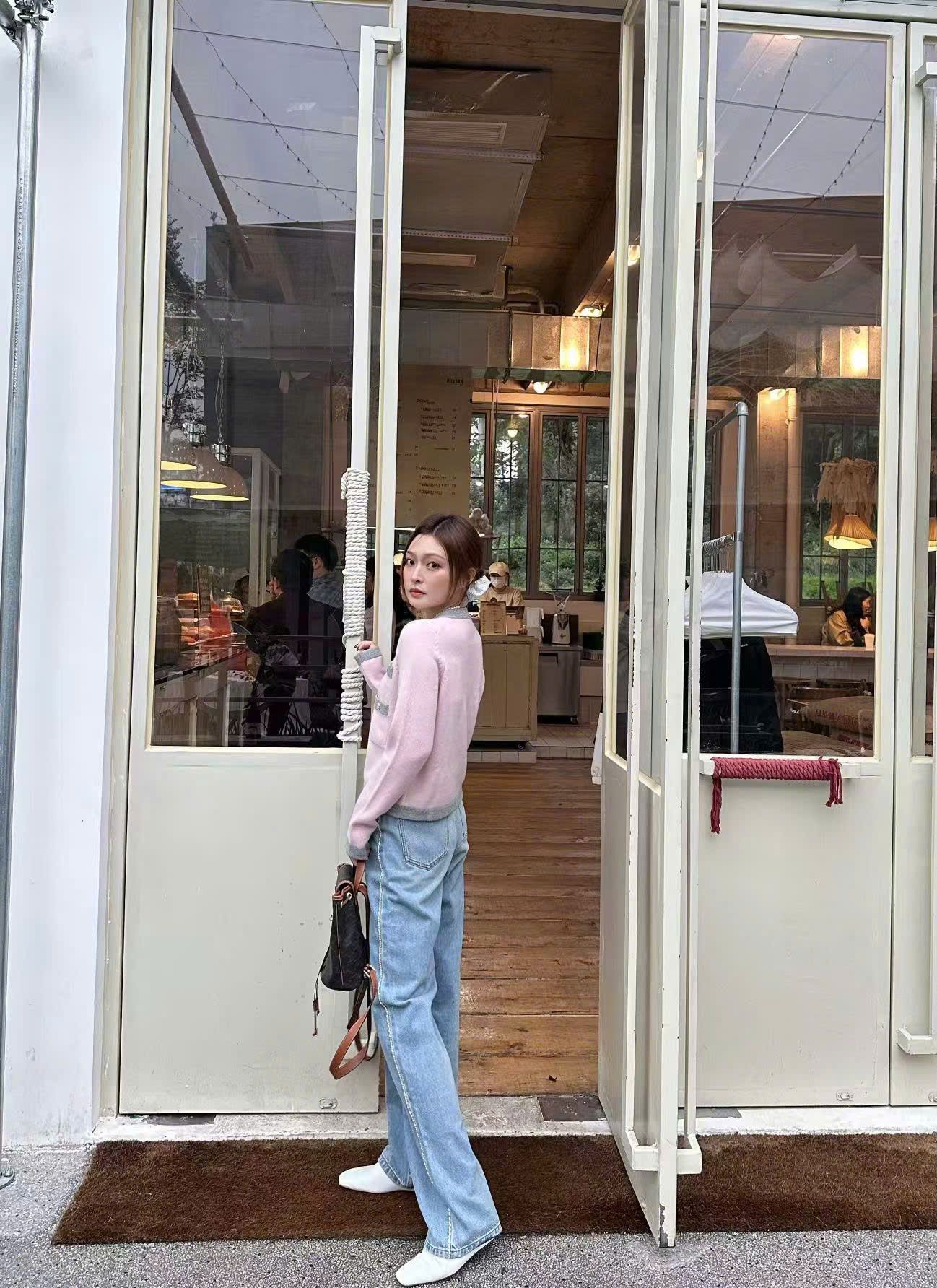 CDG hồng, viền xám