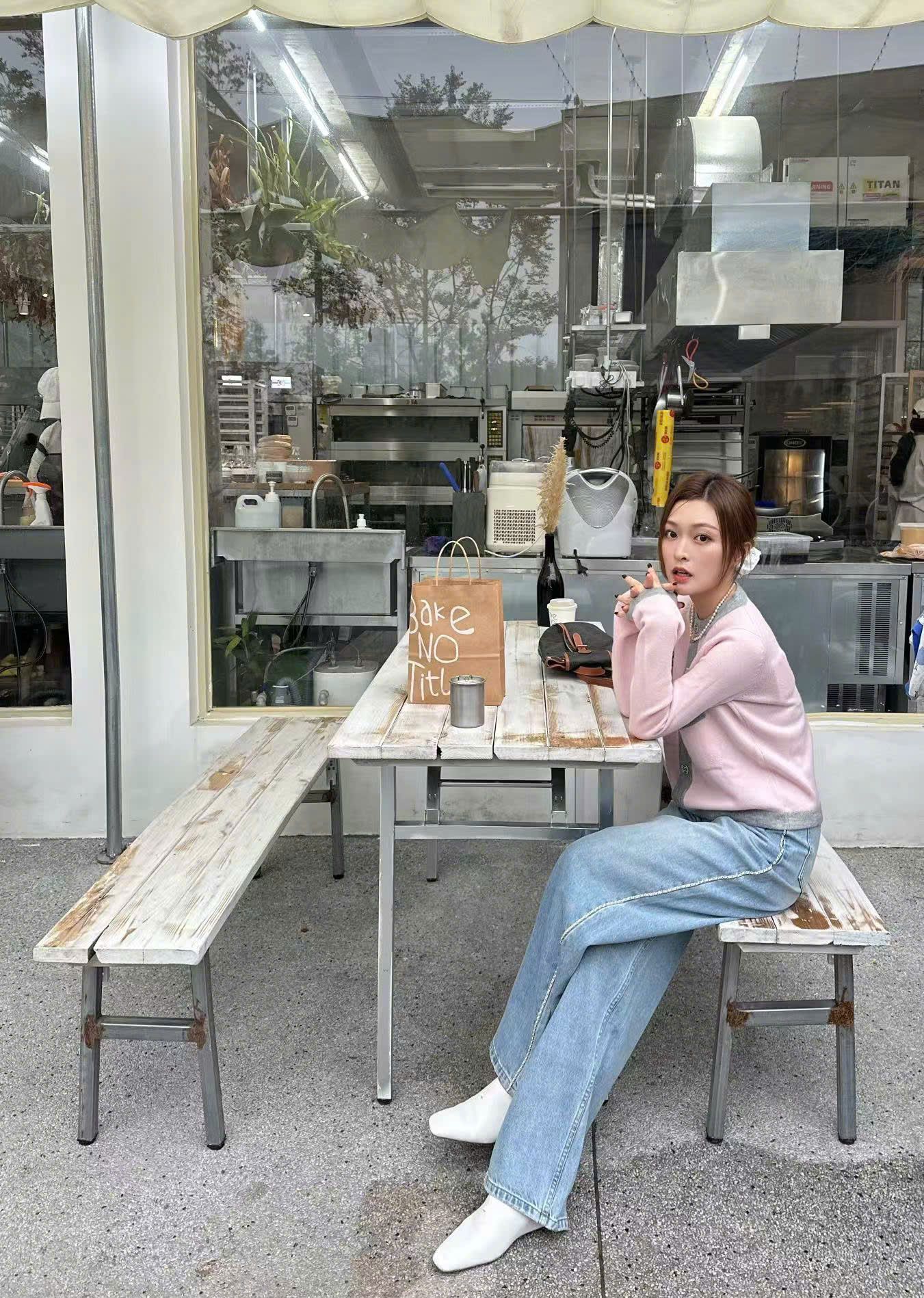 CDG hồng, viền xám