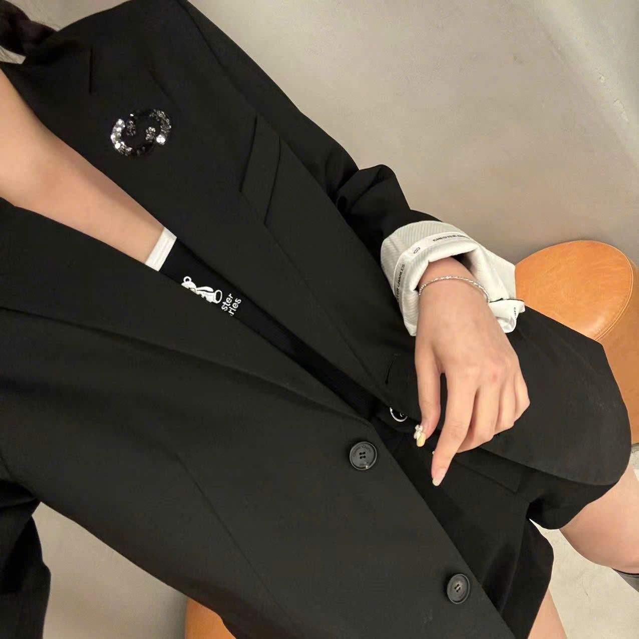 Áo Blazer viền cổ CC, tay lật
