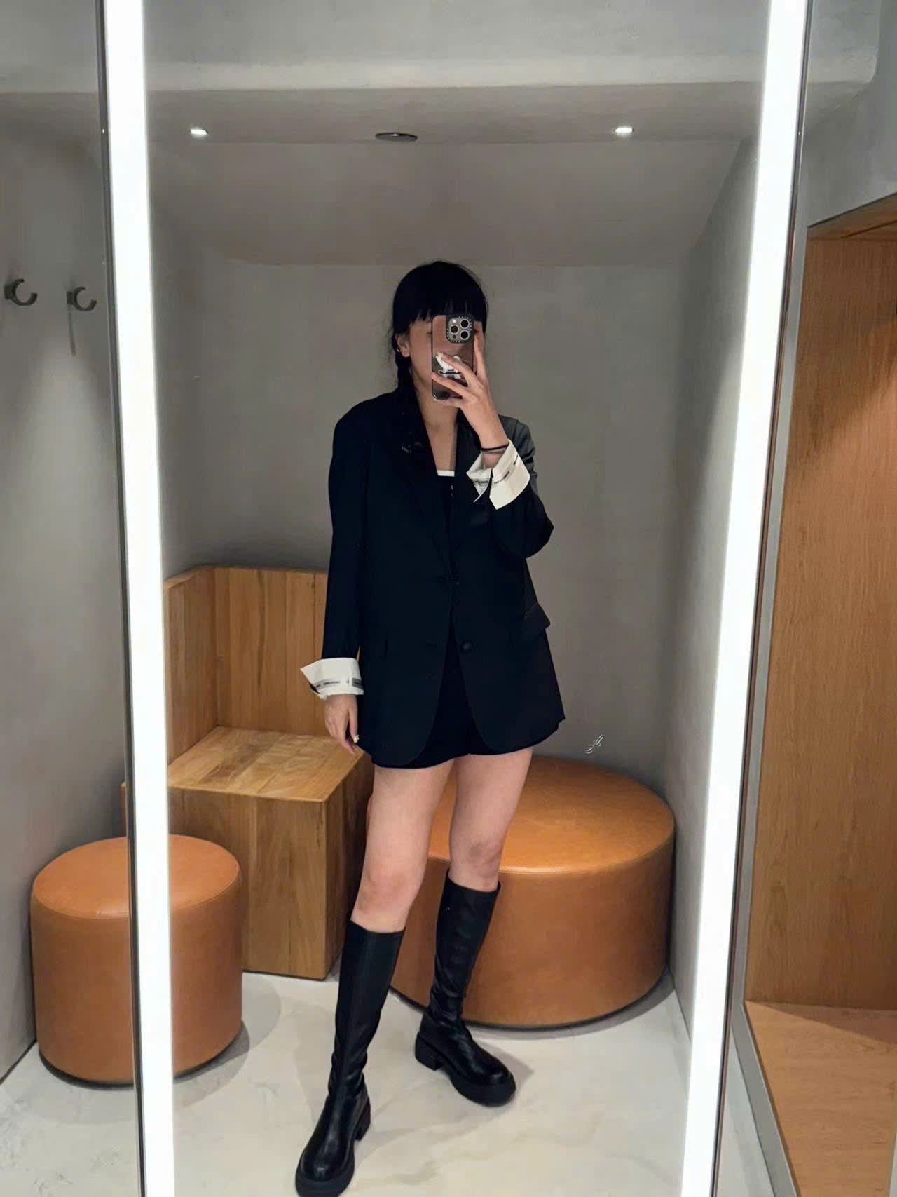 Áo Blazer viền cổ CC, tay lật