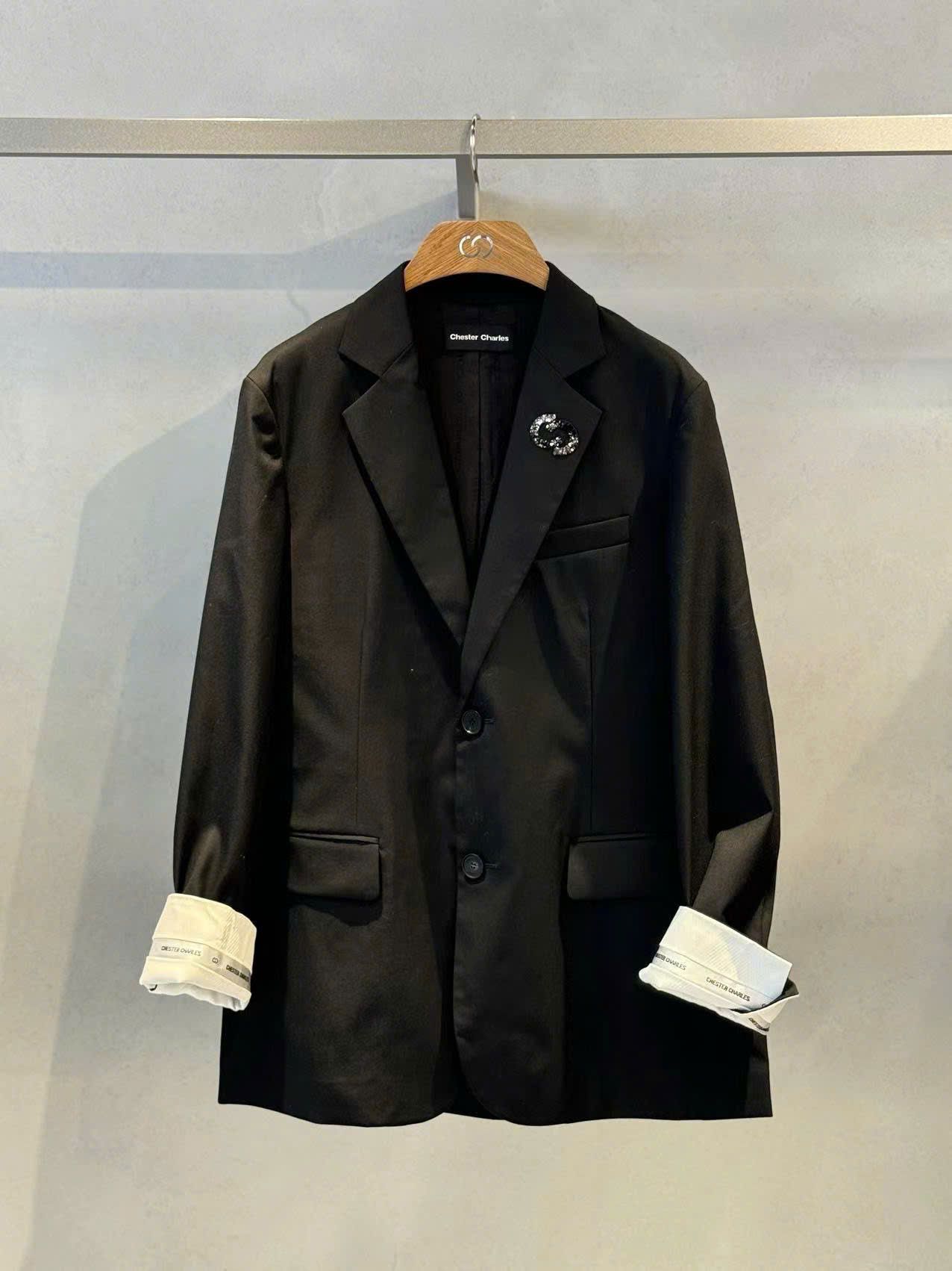 Áo Blazer viền cổ CC, tay lật