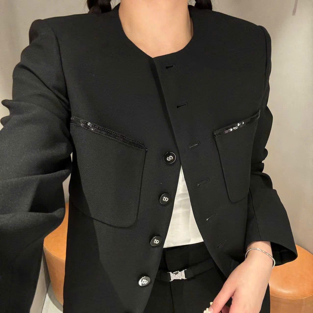 Áo khoác Đen 2 túi ngực ( len wool + Silk)