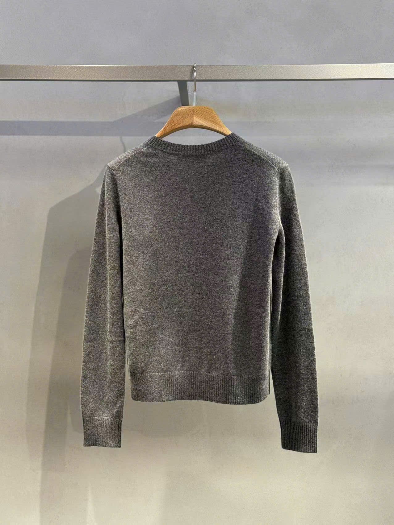 CDG dài tay xám chữ ngực trái