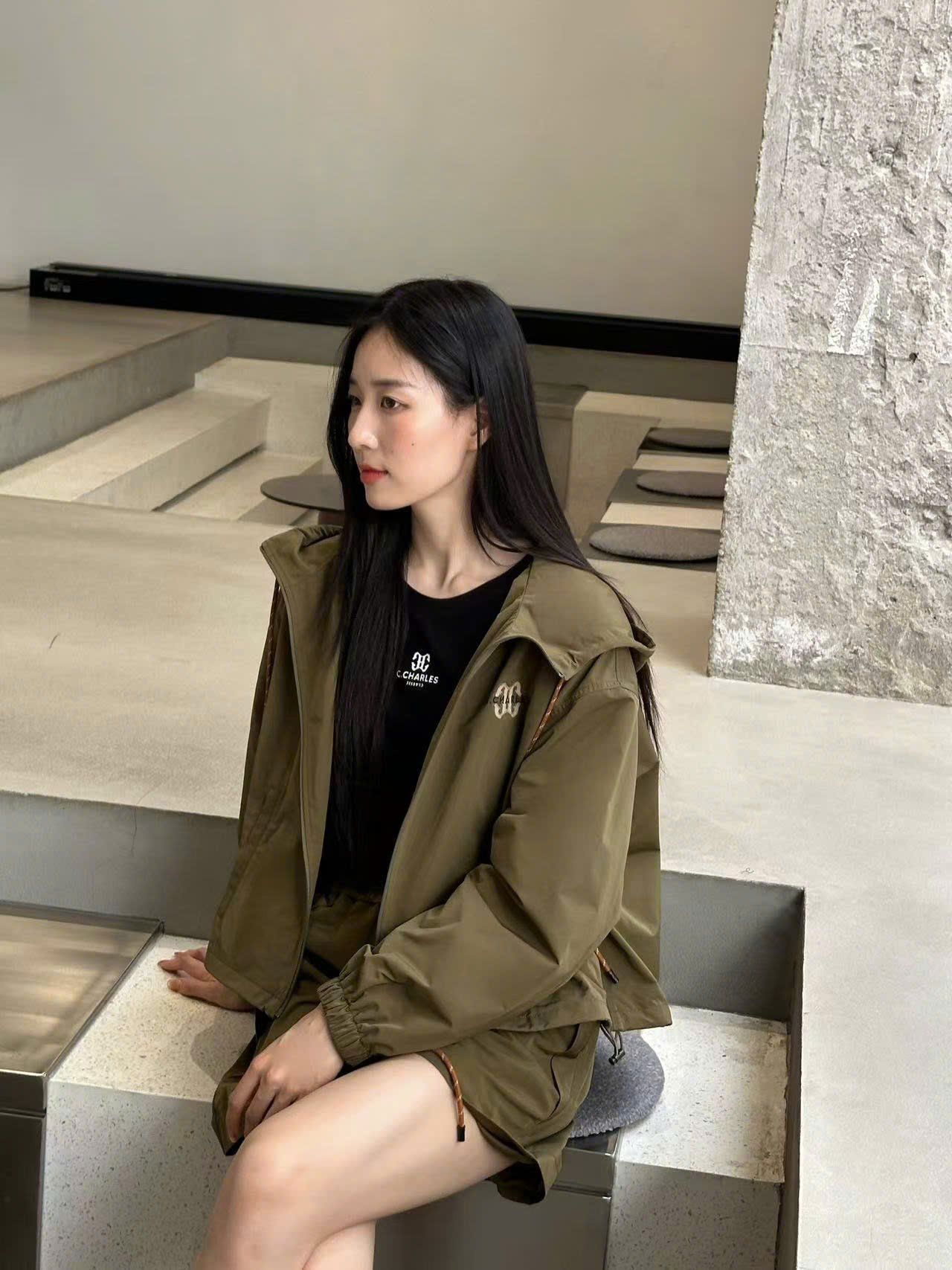 Bộ áo khoác kaki và quần sooc màu rêu set