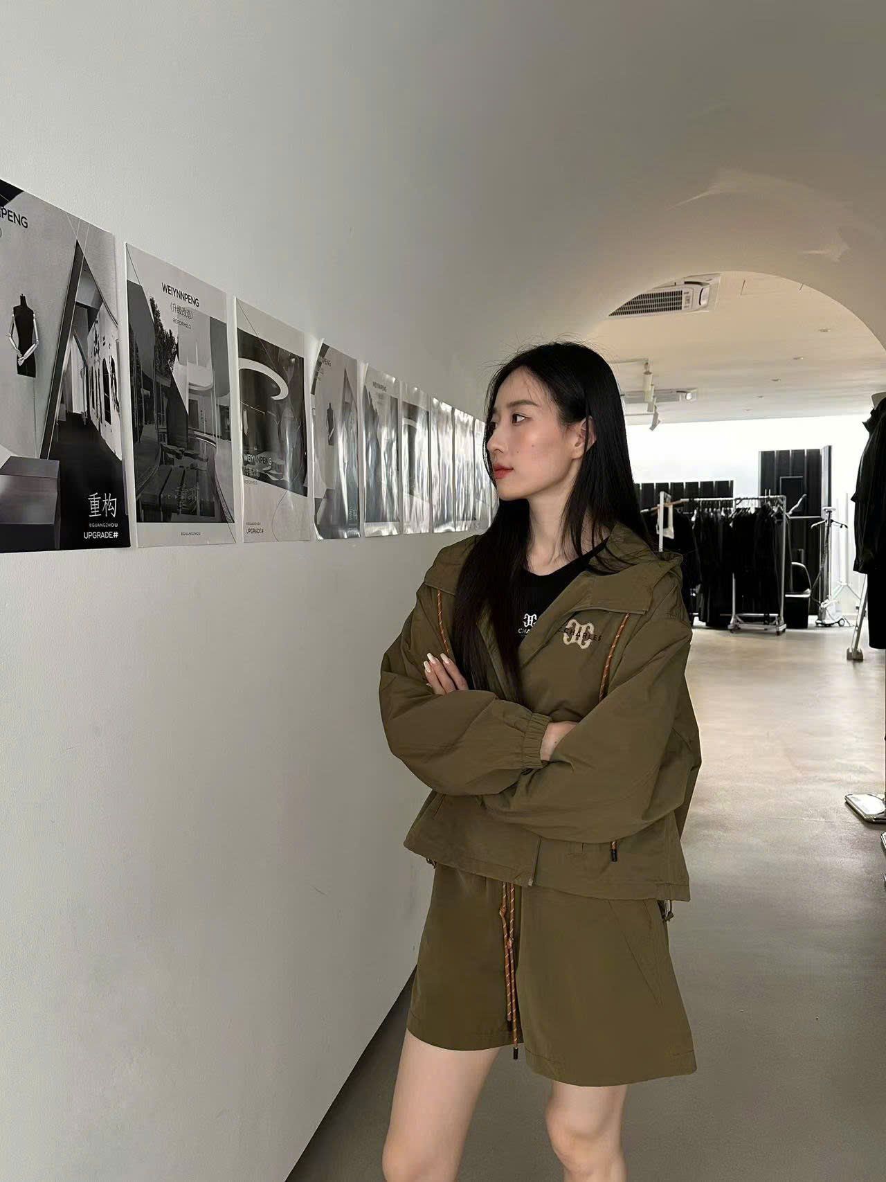 Bộ áo khoác kaki và quần sooc màu rêu set