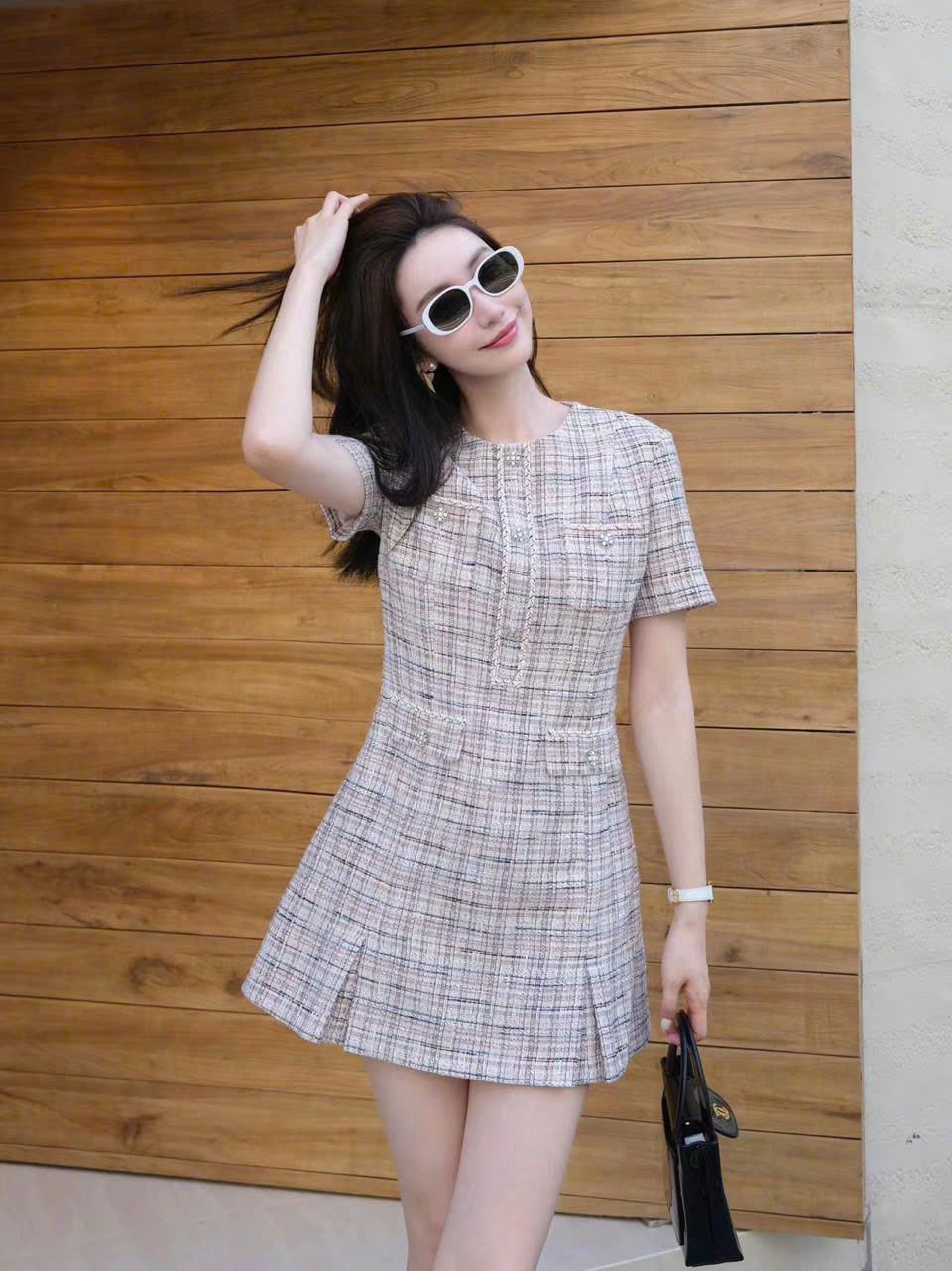 Váy tweed caro hồng - đính đá