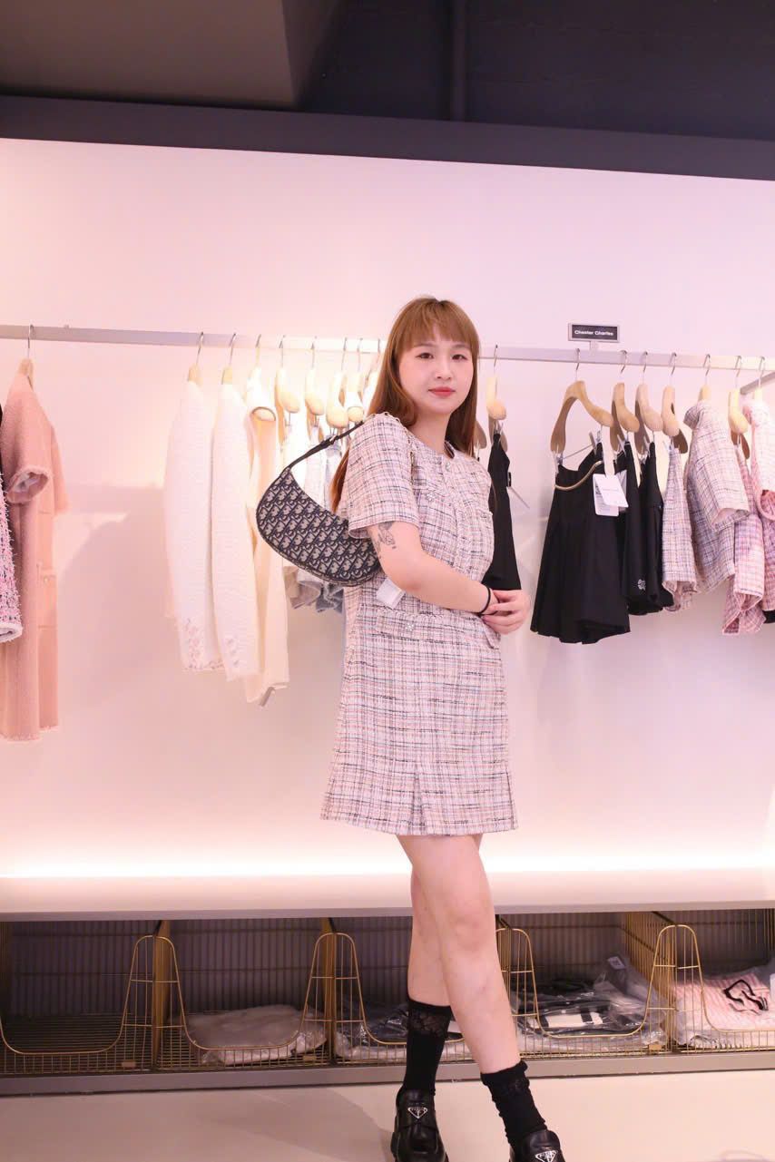 Váy tweed caro hồng - đính đá