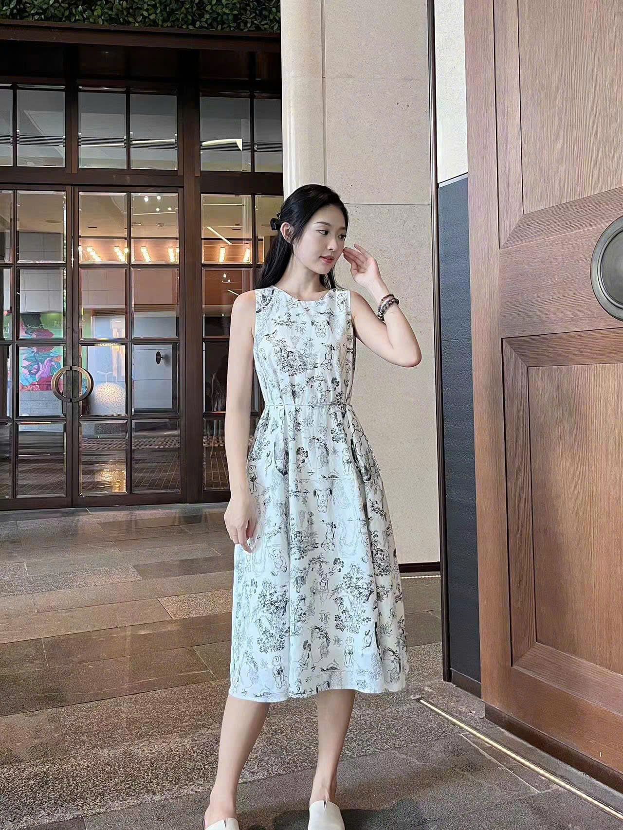 Váy trắng - hoạ tiết gấu