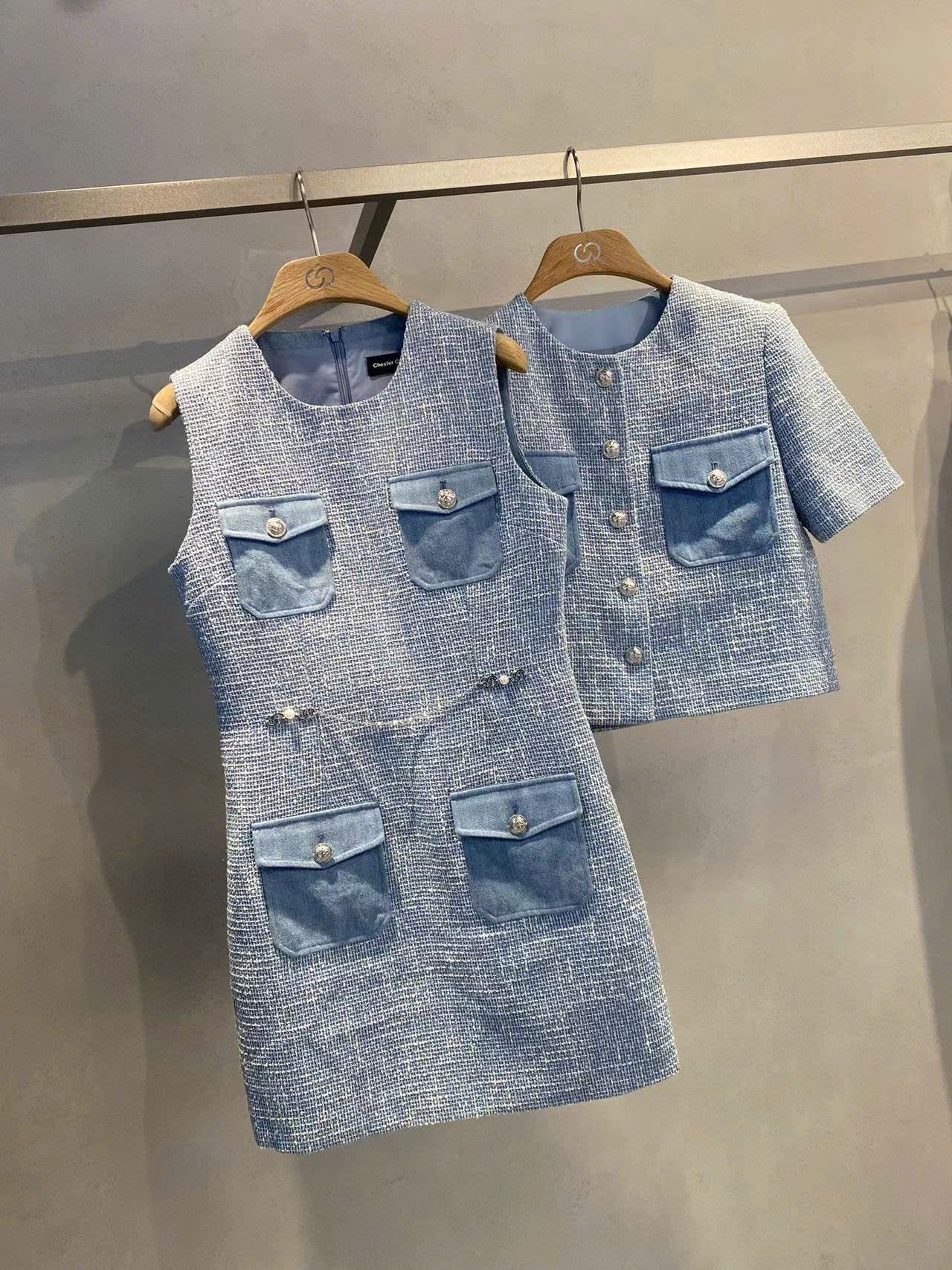 Váy dạ tweed xanh, belt trắng