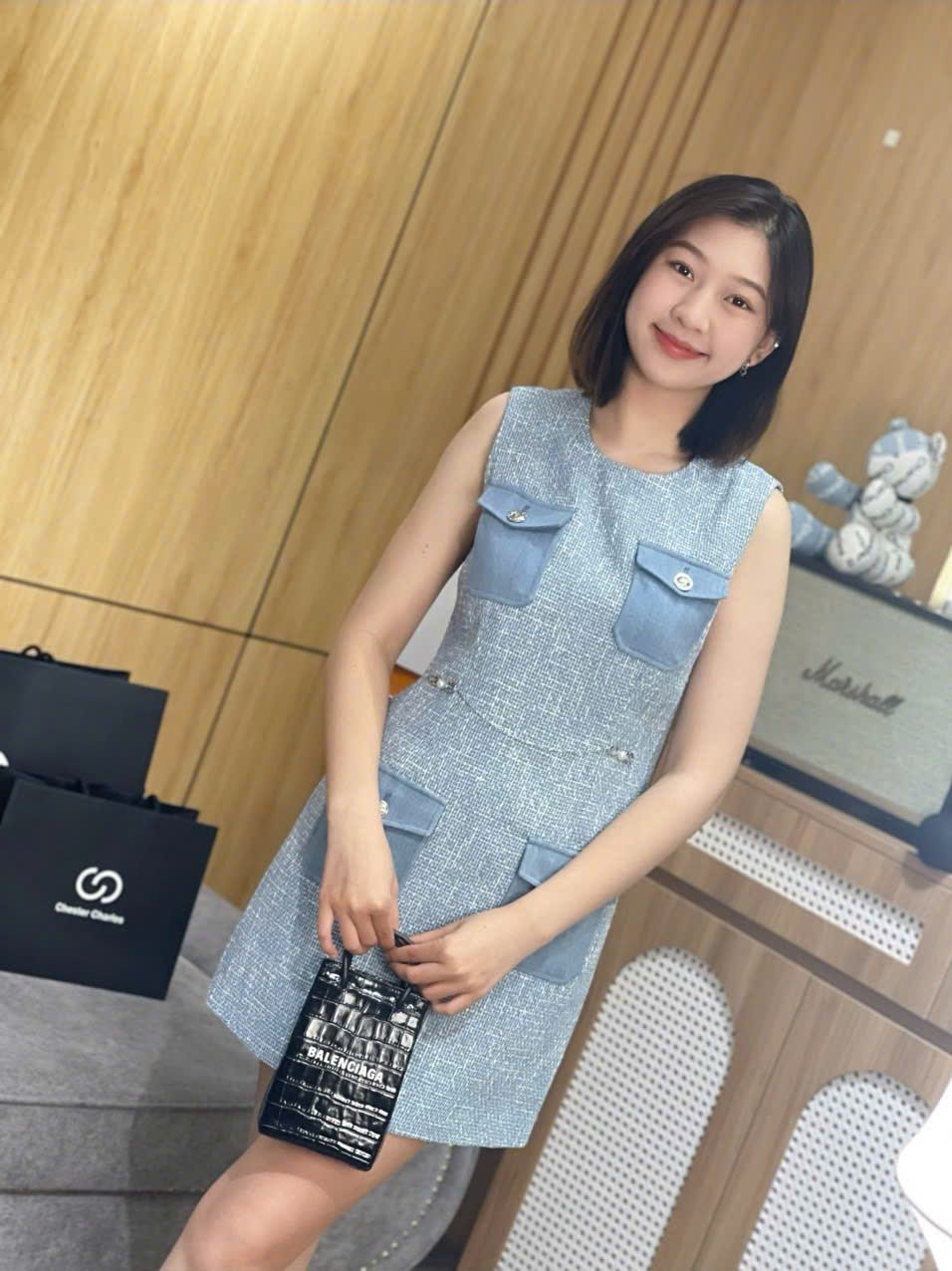 Váy dạ tweed xanh, belt trắng