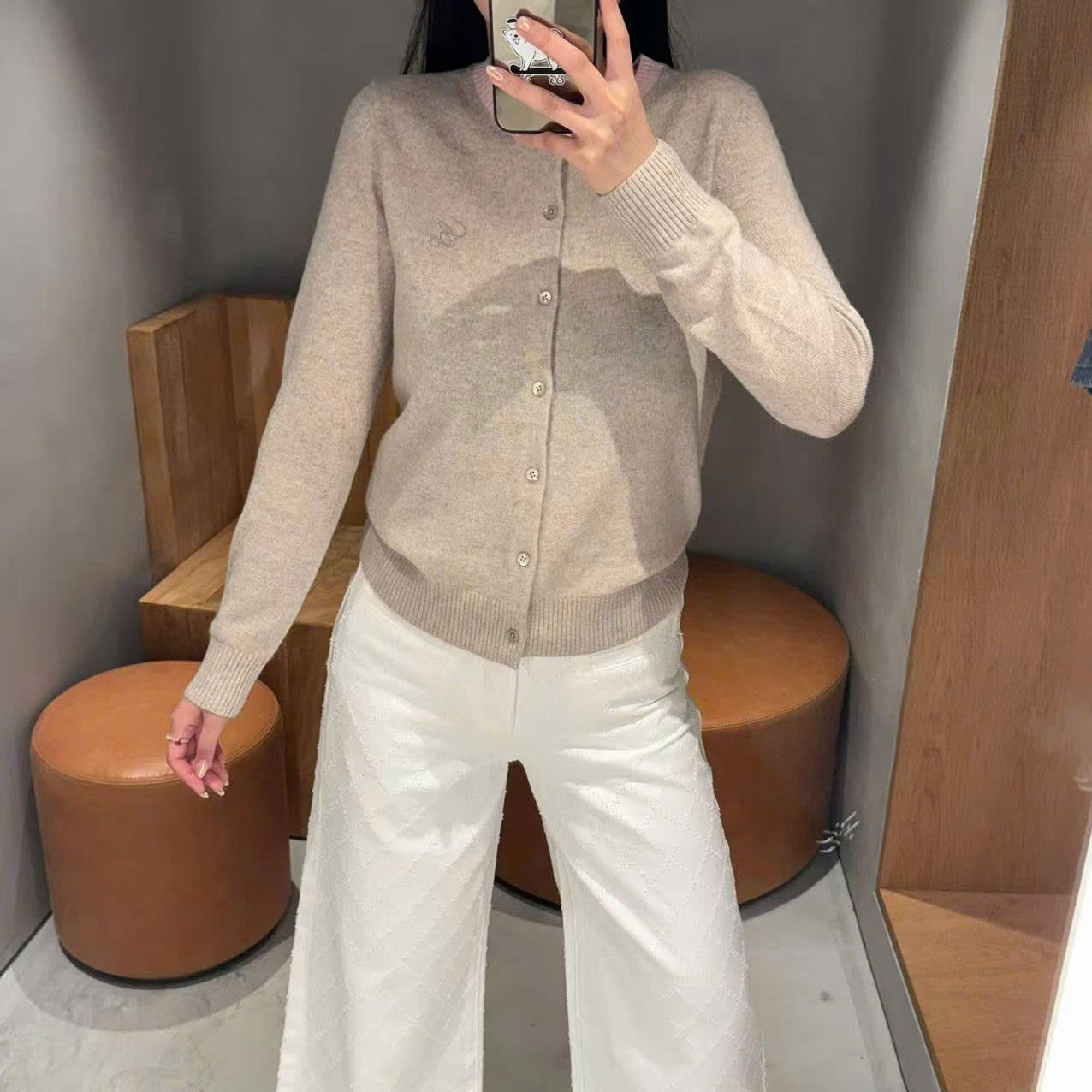 CDG xám cổ hồng chữ lồng CC