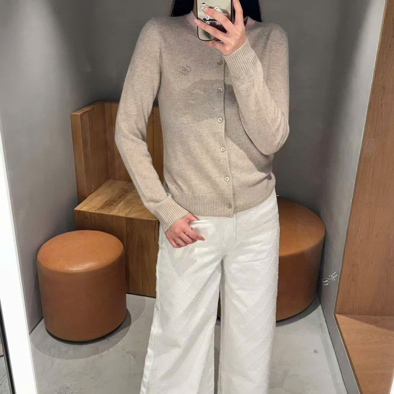 CDG xám cổ hồng chữ lồng CC