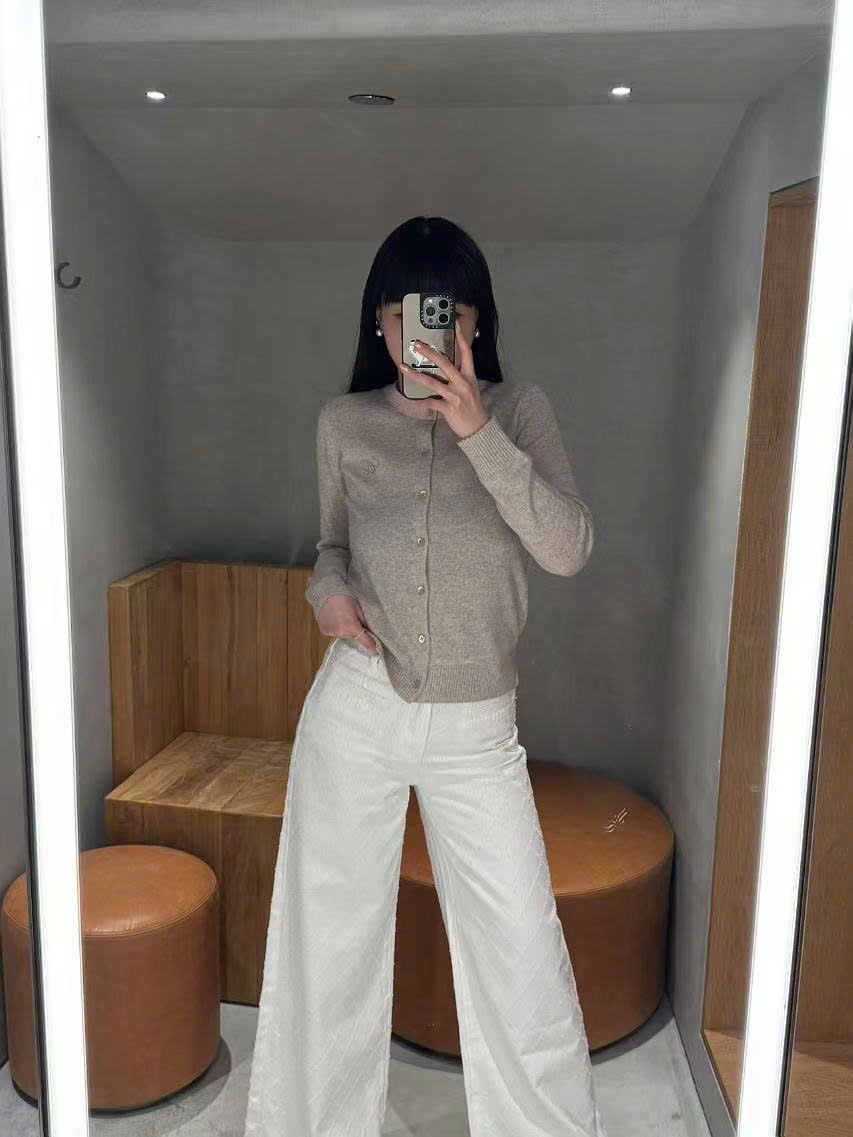 CDG xám cổ hồng chữ lồng CC