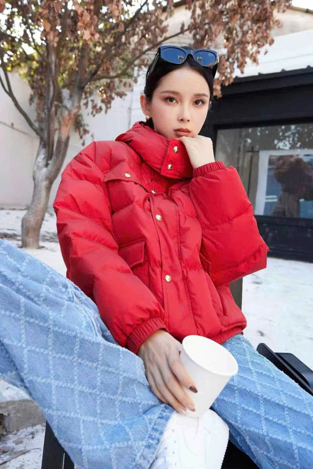 Áo phao đỏ, dáng ngắn