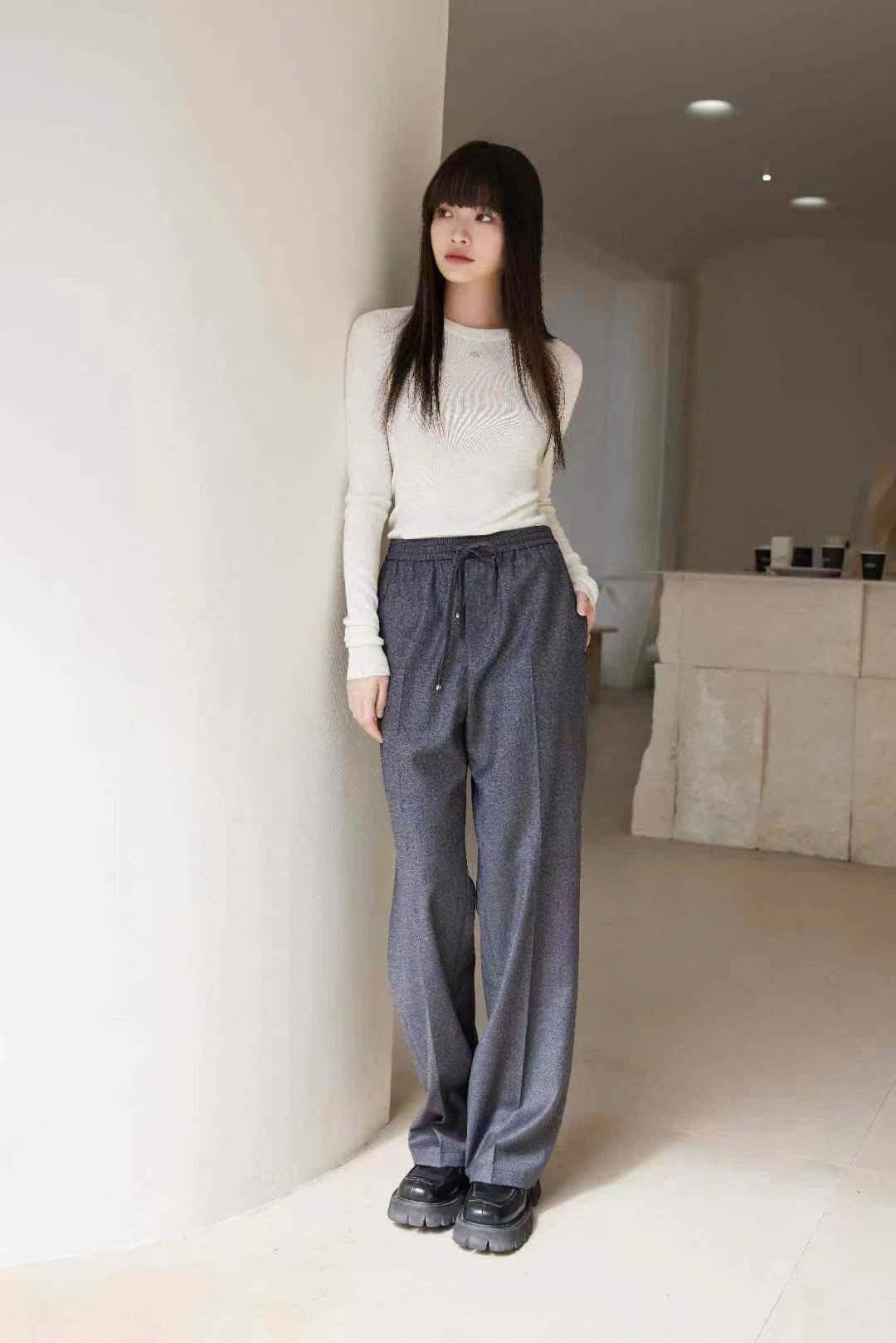Áo len cổ tròn trắng 4.4