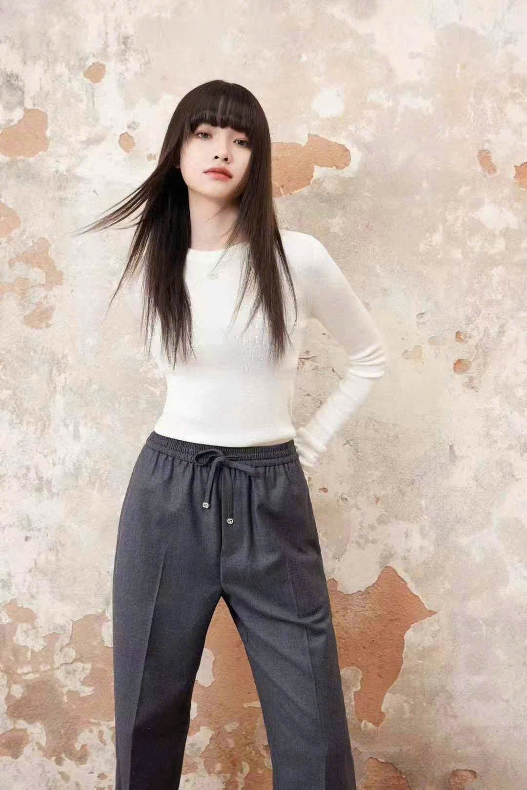 Áo len cổ tròn trắng 4.4